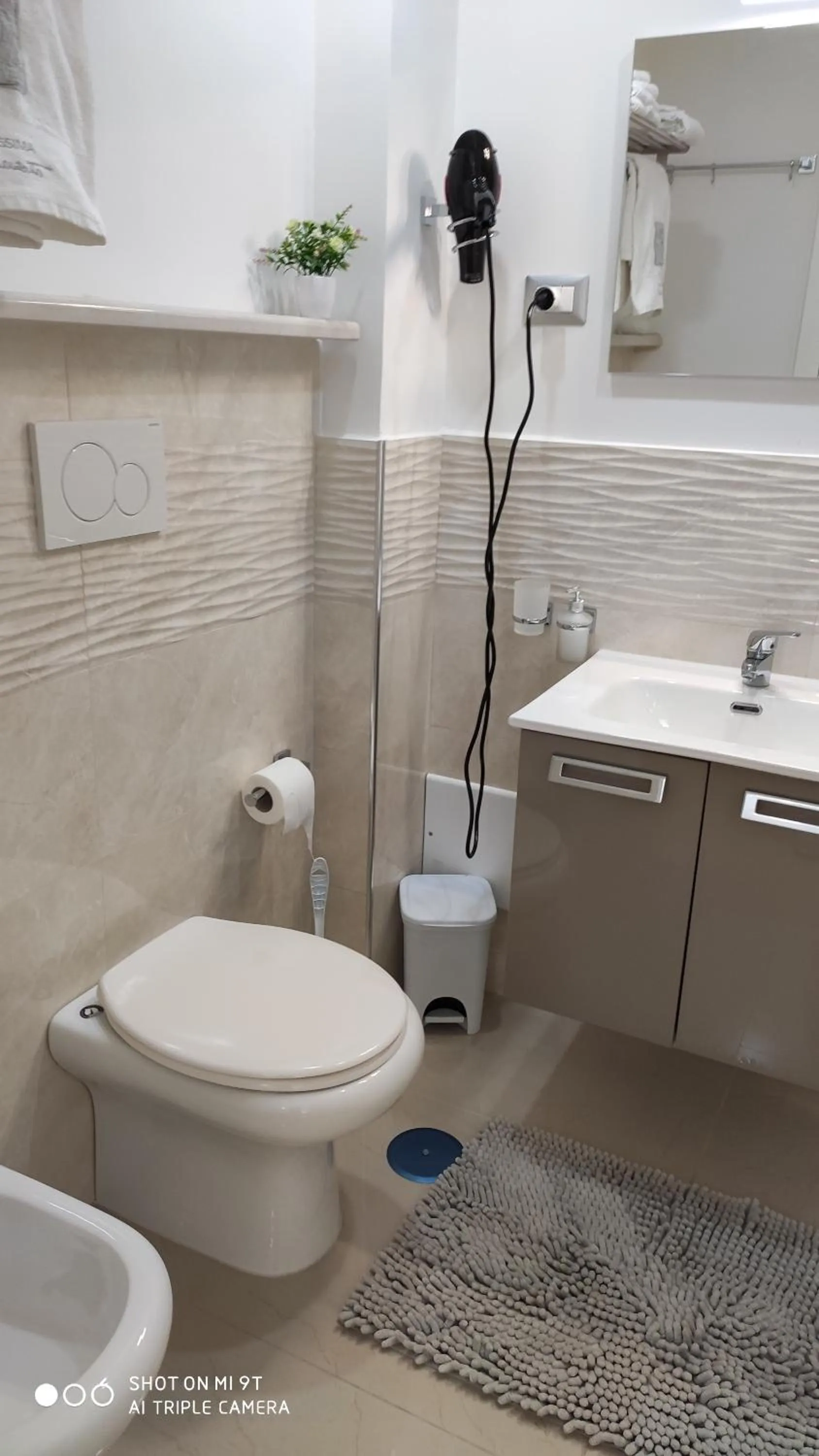 Shower in B&B Oplonti Resort