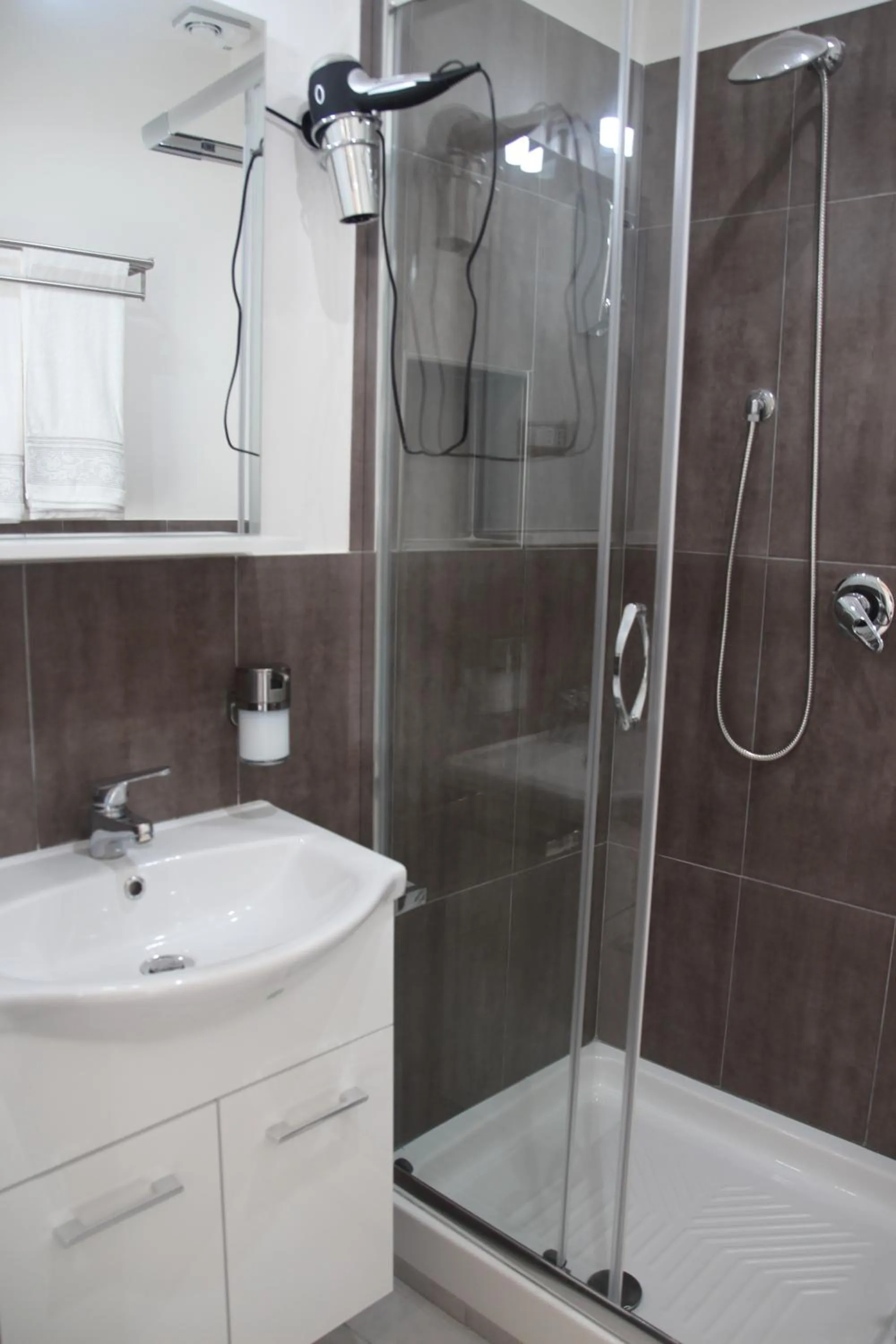 Shower in B&B Oplonti Resort