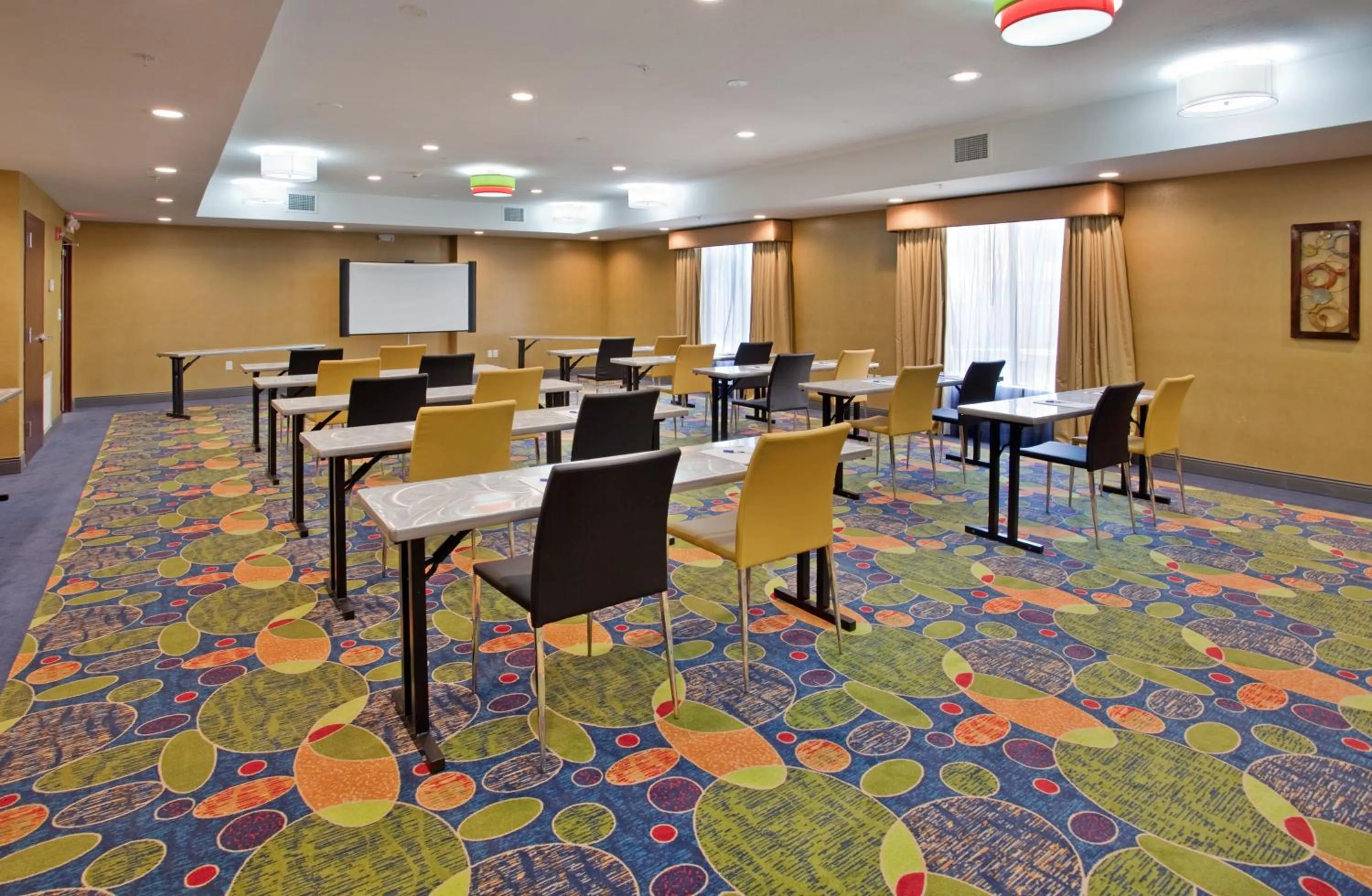 Meeting/conference room in Holiday Inn Express & Suites St Louis Airport by IHG