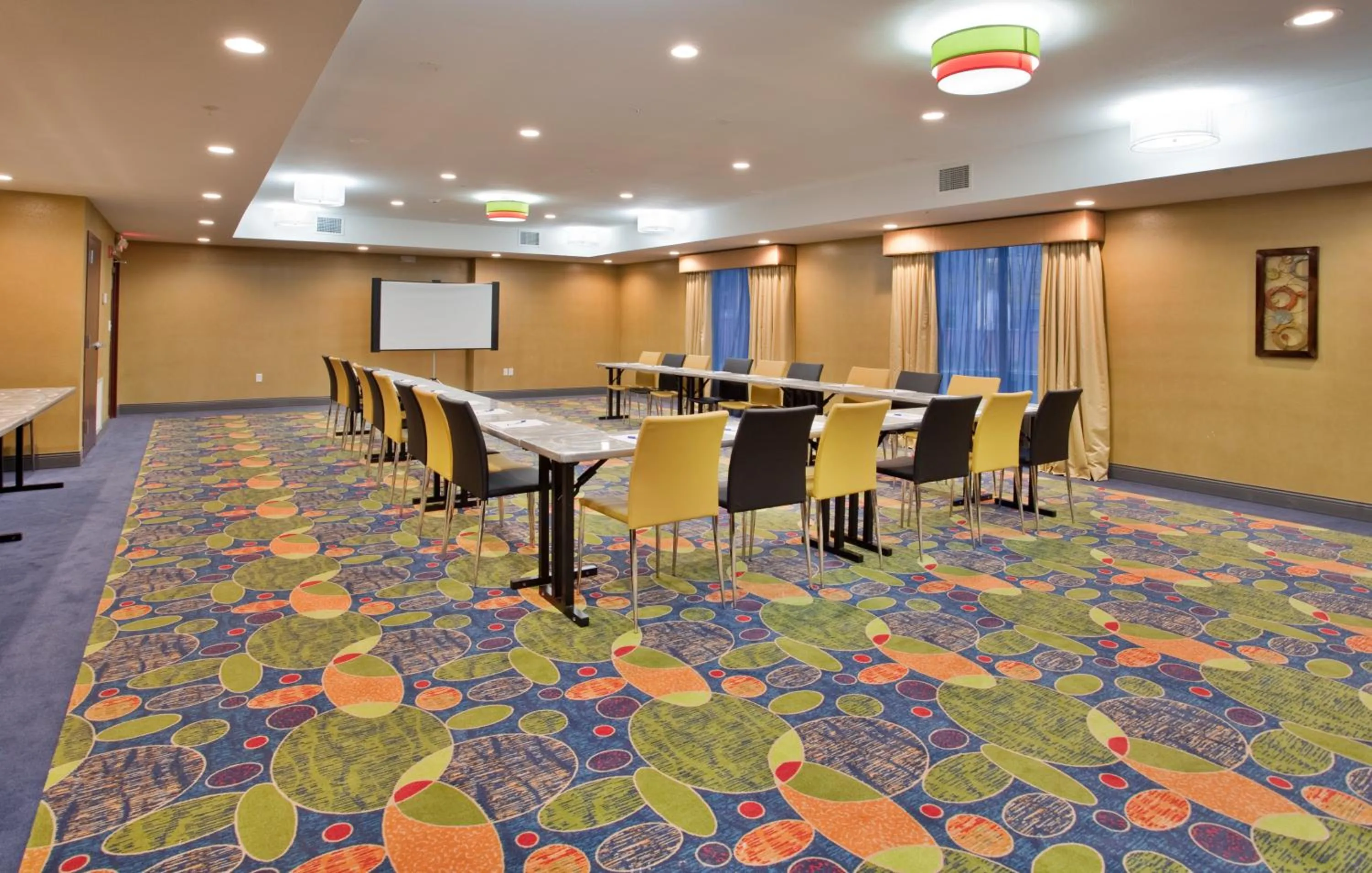 Meeting/conference room in Holiday Inn Express & Suites St Louis Airport by IHG