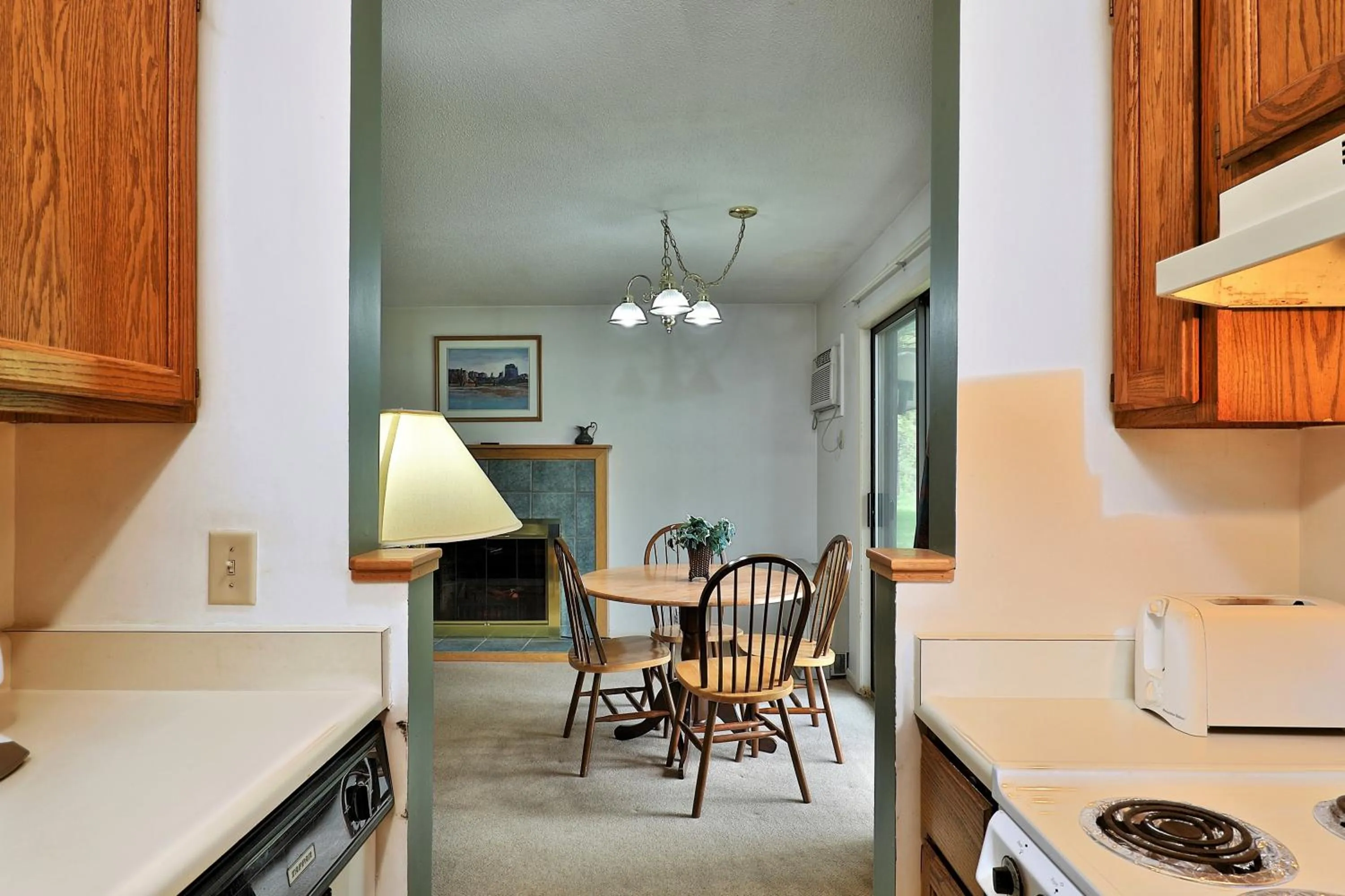 Kitchen or kitchenette in Cedarbrook Queen Suite 103