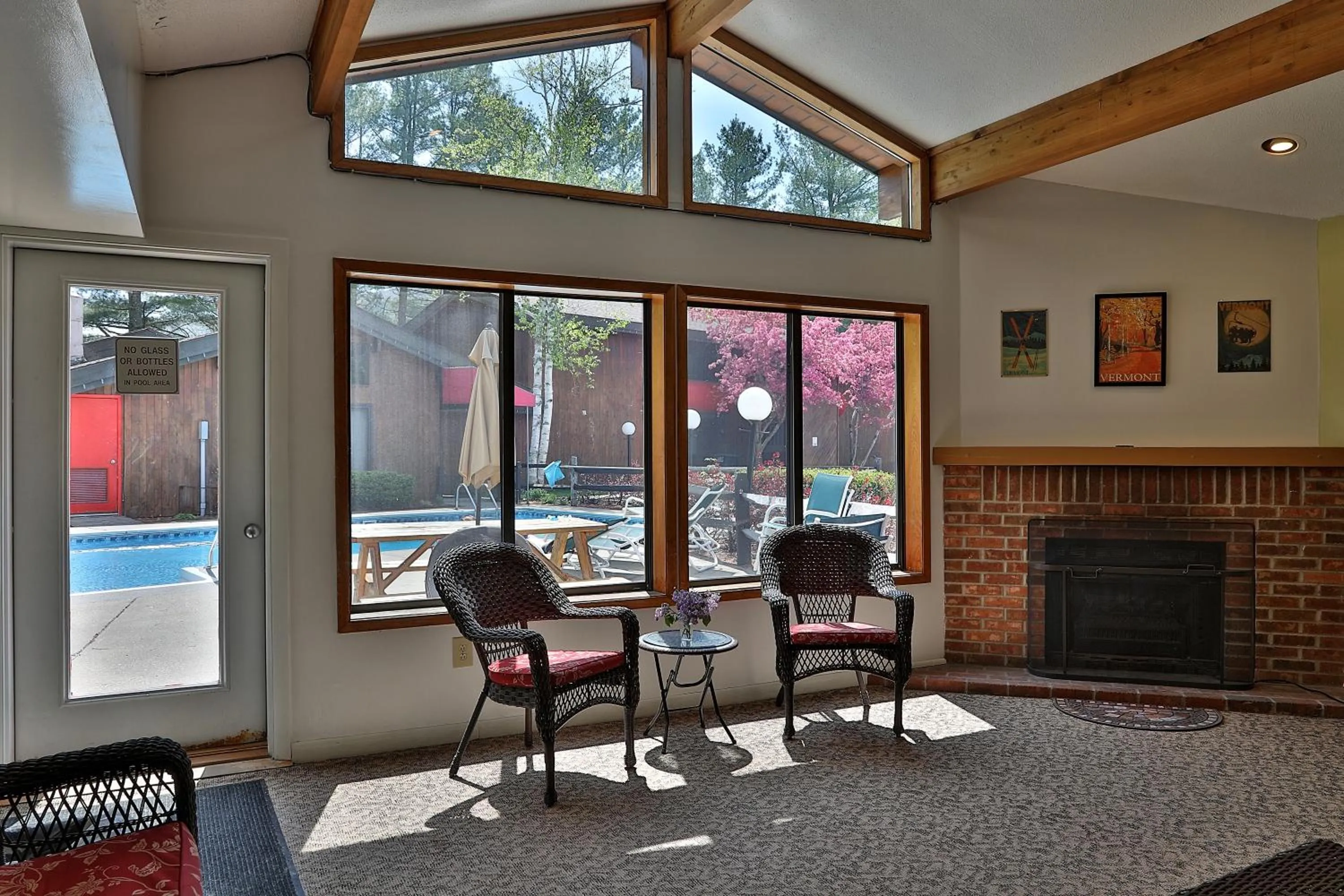 Seating area in Cedarbrook Standard Hotel Room 204