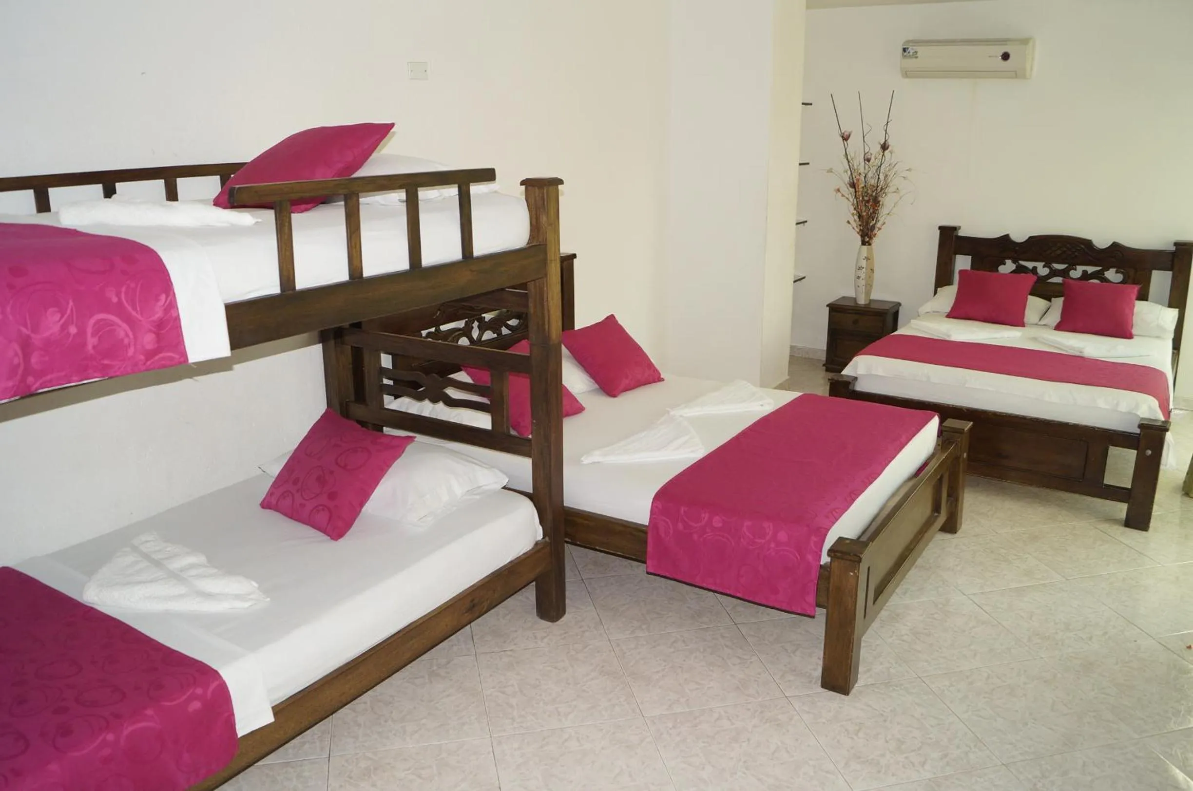 Photo of the whole room, Bed in Apartahotel Tukasa Rodadero