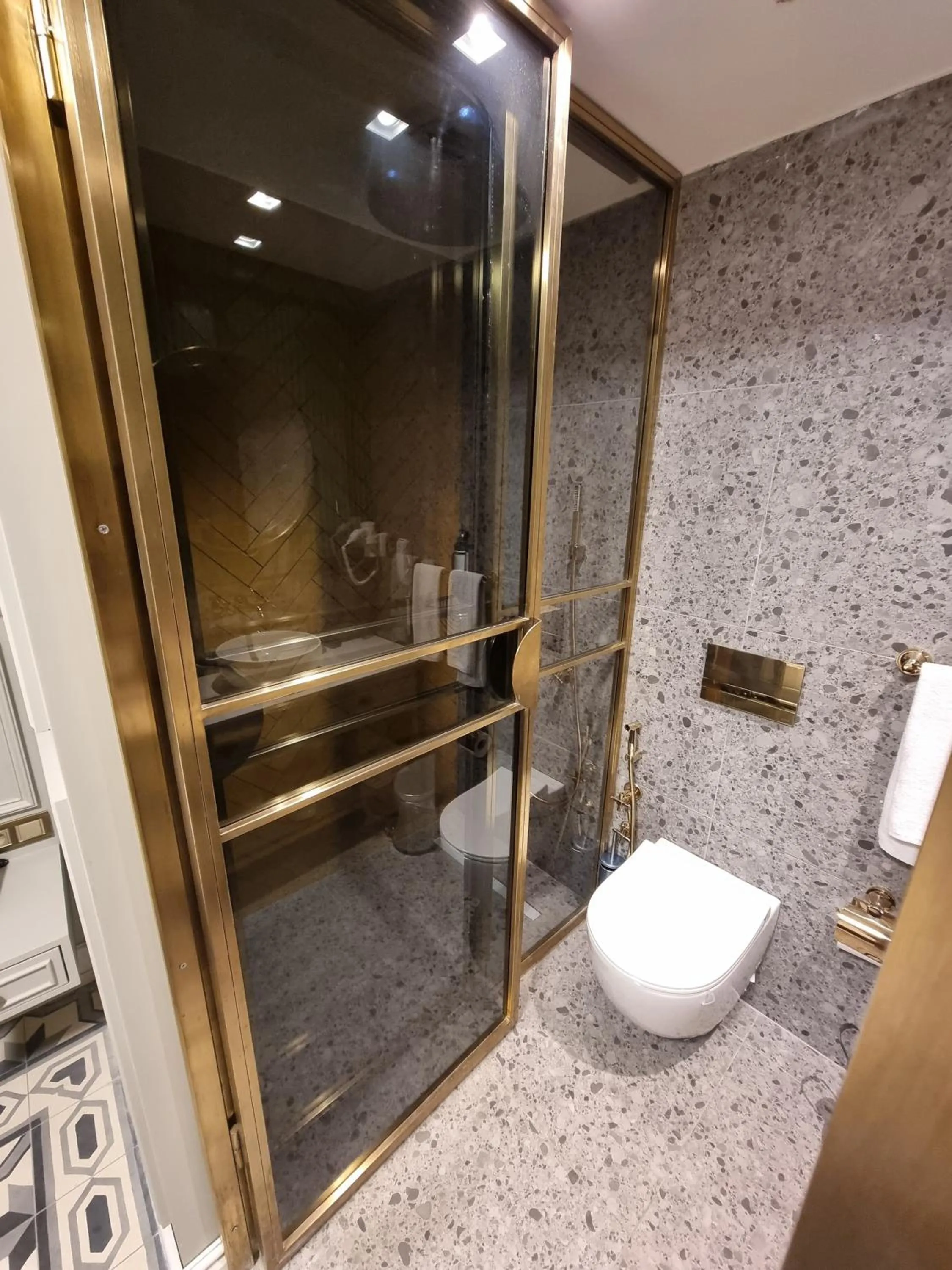 Toilet in Triada Hotel Büyükada