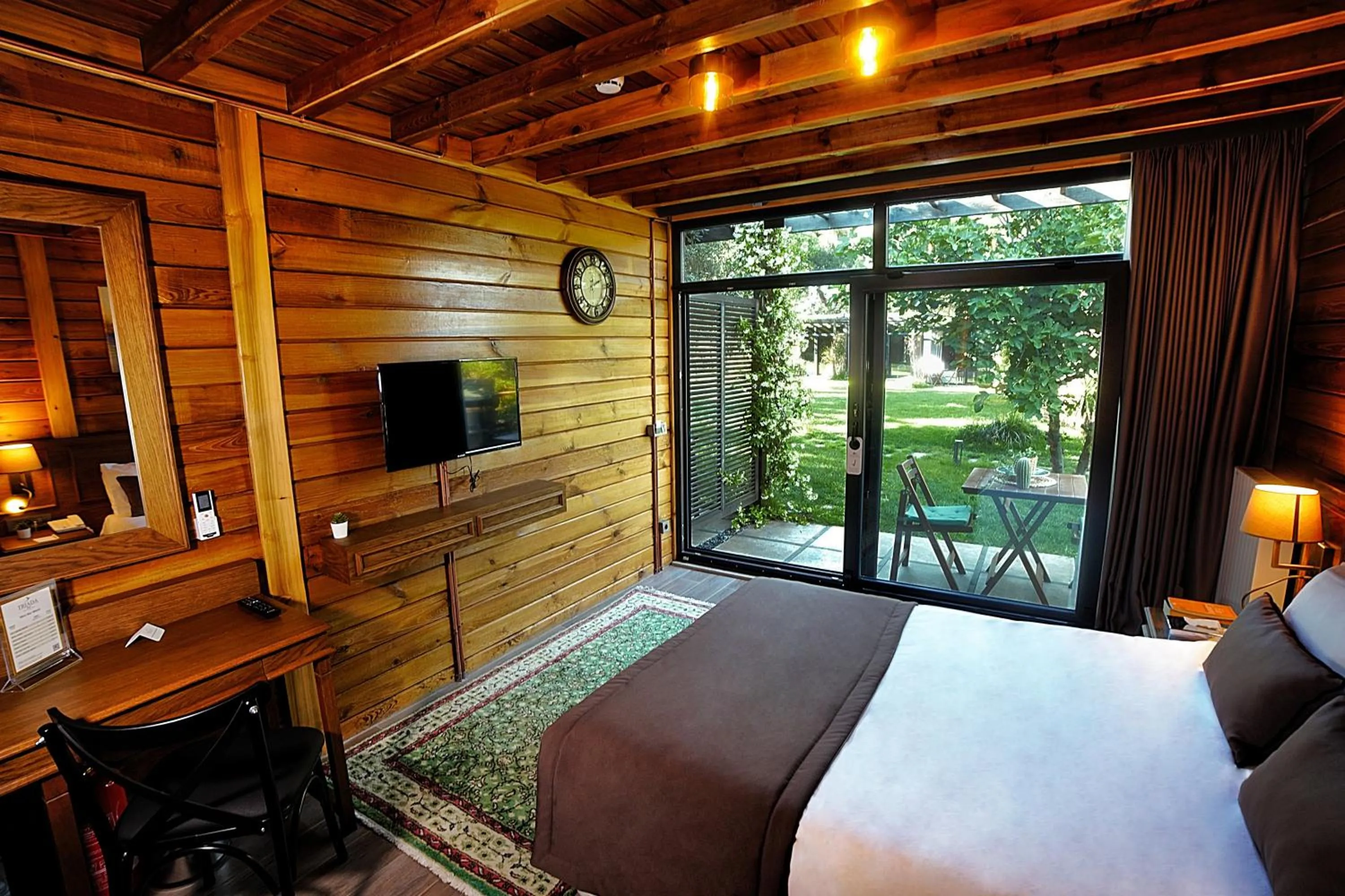 Photo of the whole room, Bed in Triada Hotel Büyükada