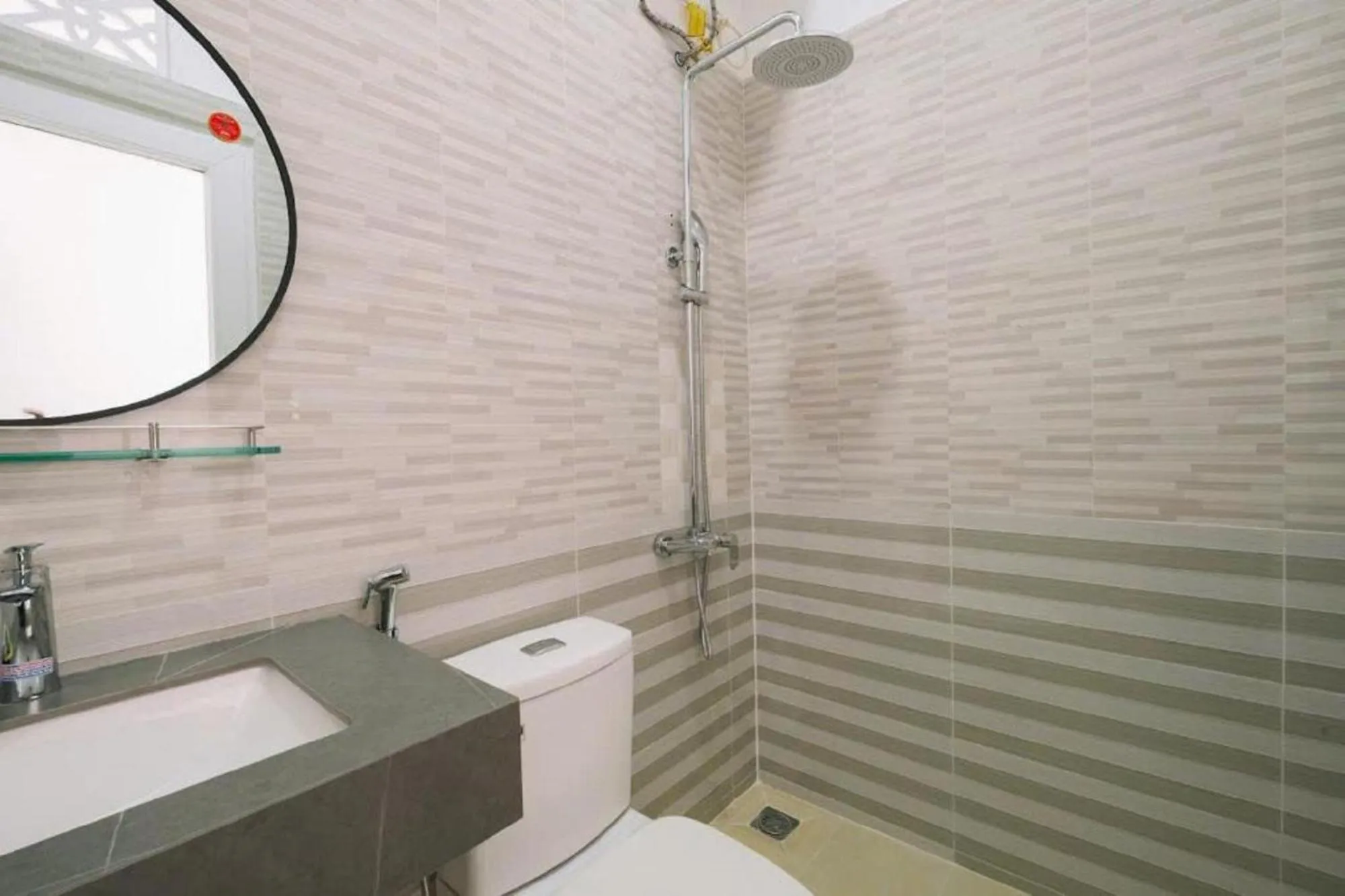 Shower in Cherry House Đà Lạt