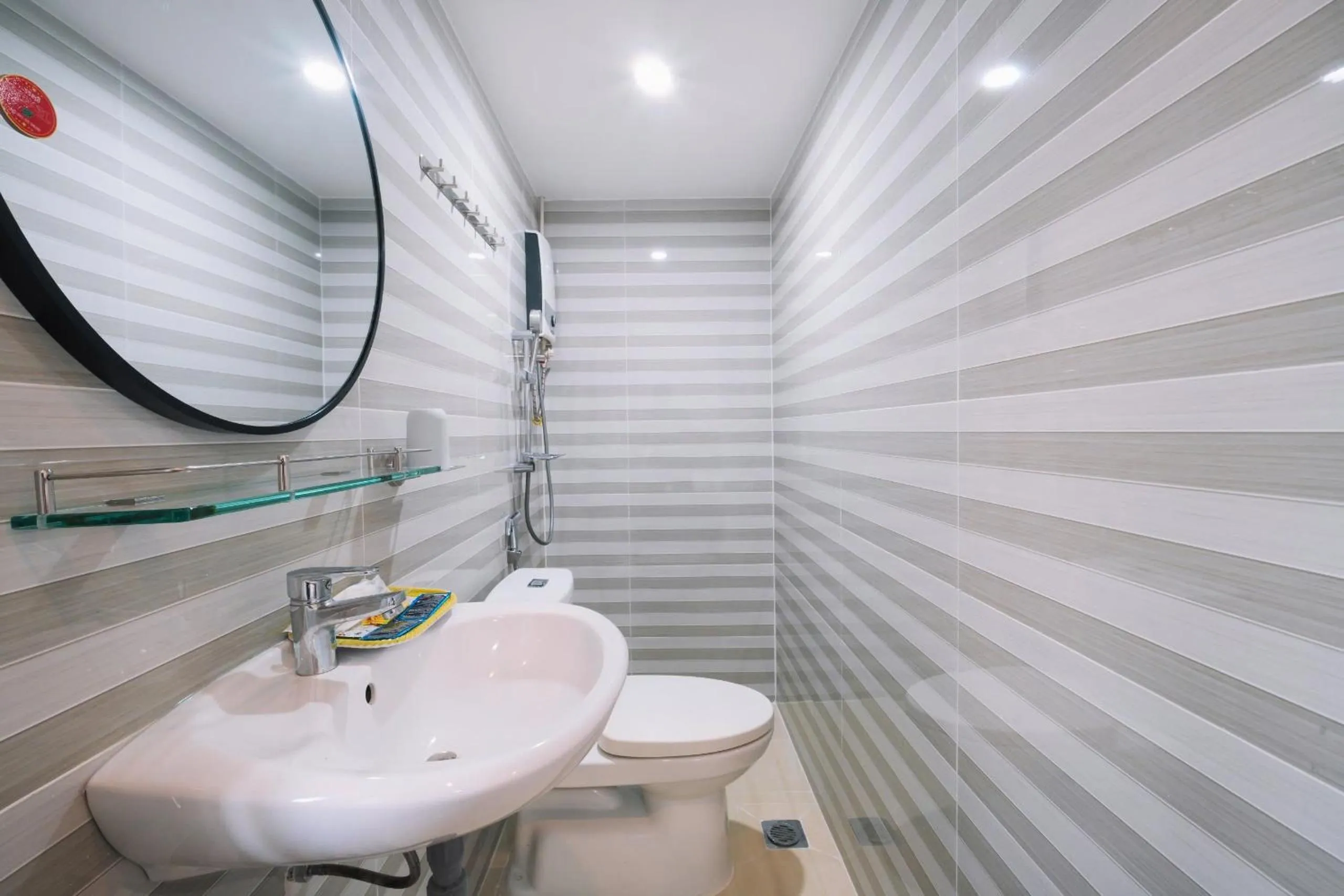 Shower in Cherry House Đà Lạt