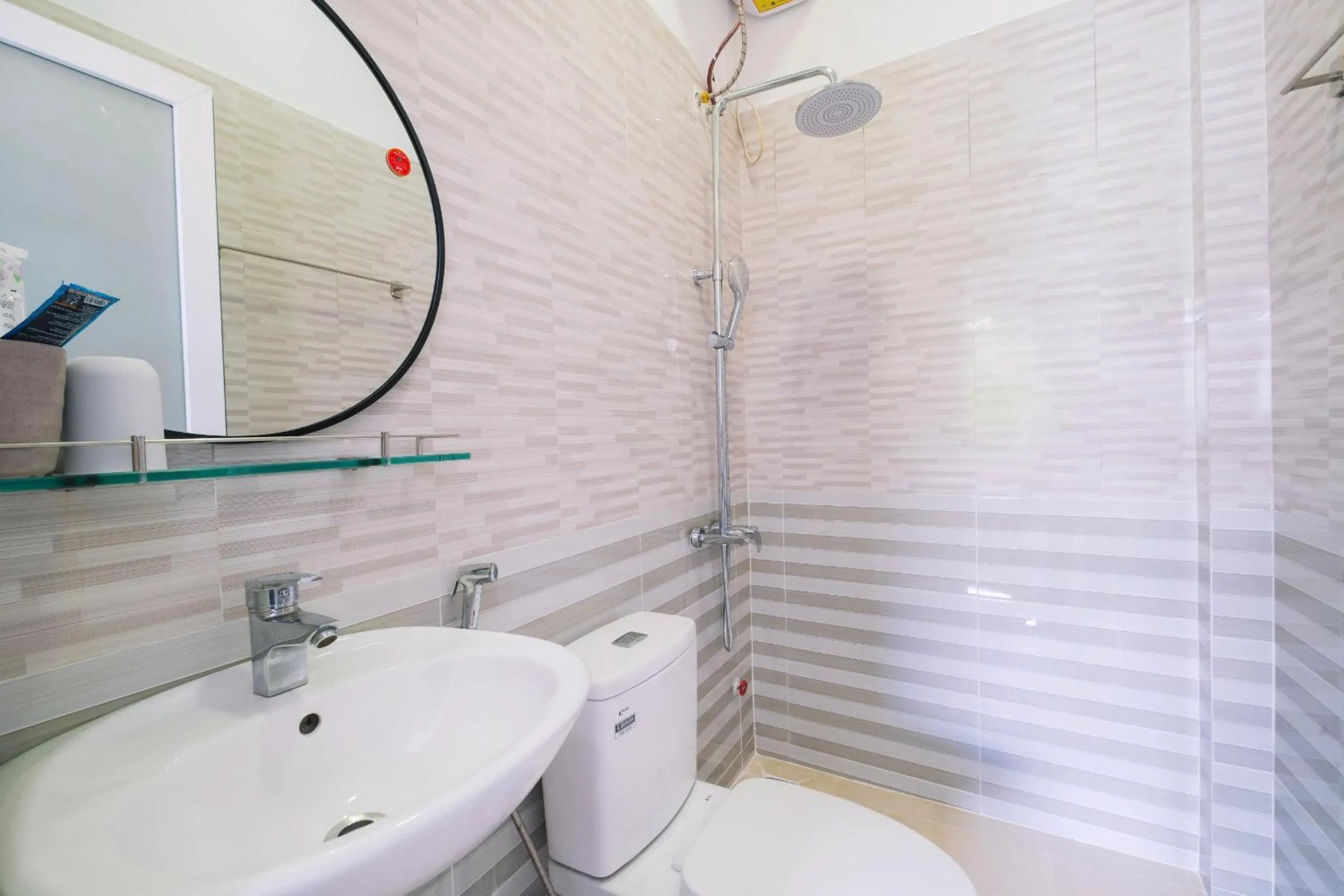 Shower in Cherry House Đà Lạt