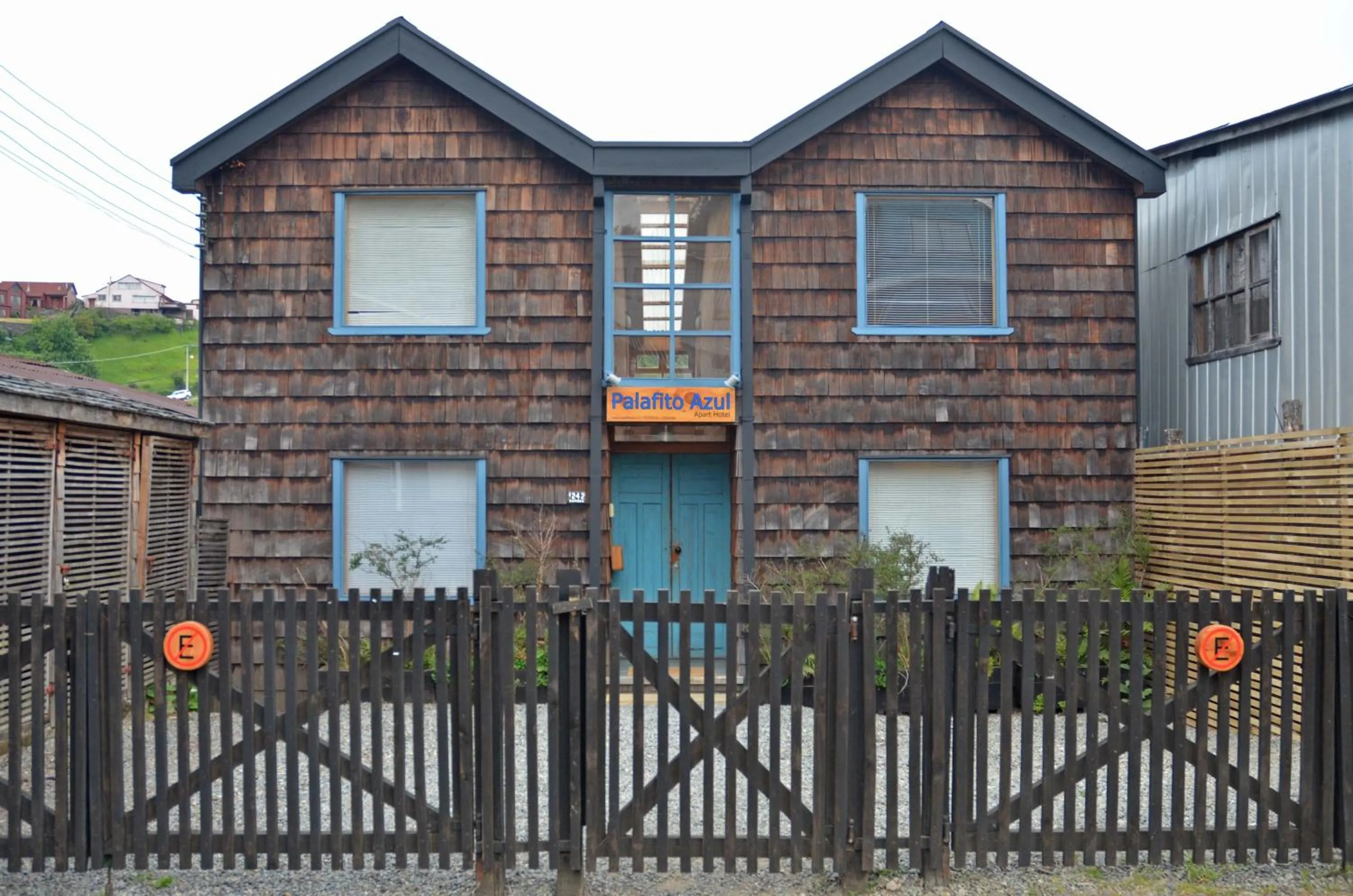 Property building in Palafito Azul Apart Hotel