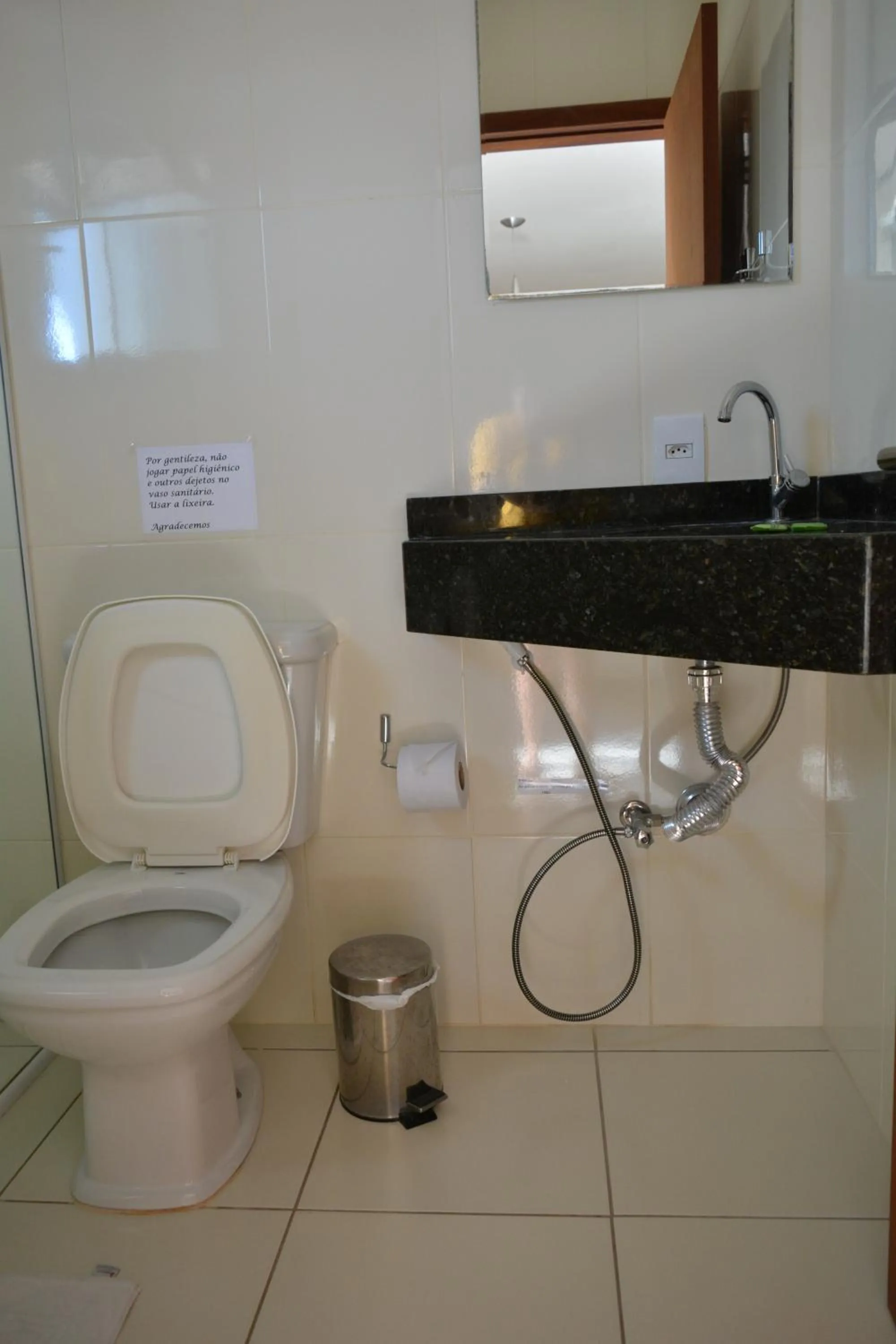 Toilet in Hotel Estrela do Mar