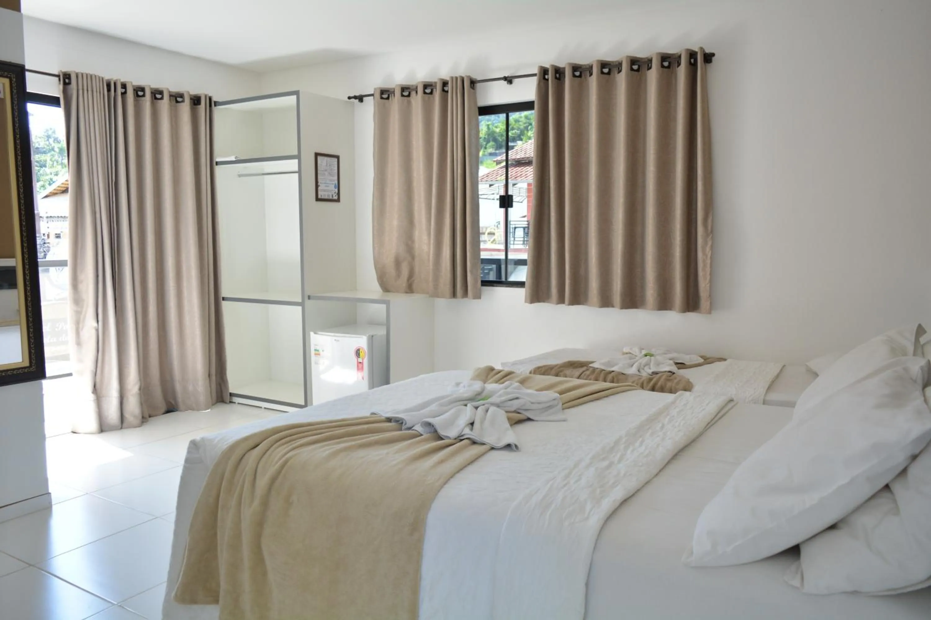 Property building, Bed in Hotel Estrela do Mar