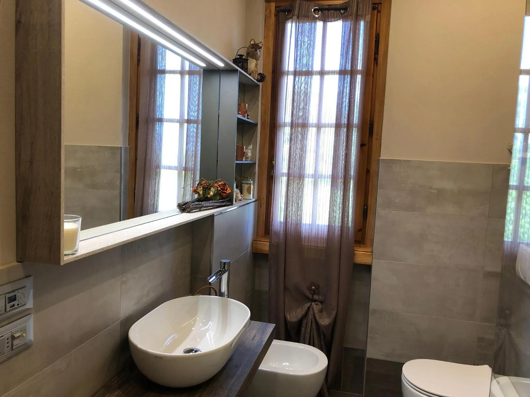 Bathroom in Jenny's Country Dreamhouse