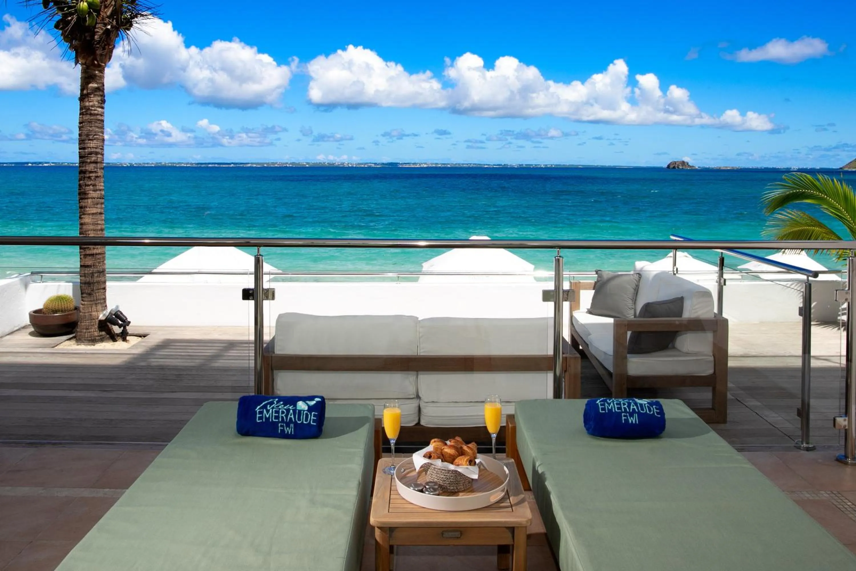Balcony/Terrace in Bleu Emeraude Hotel