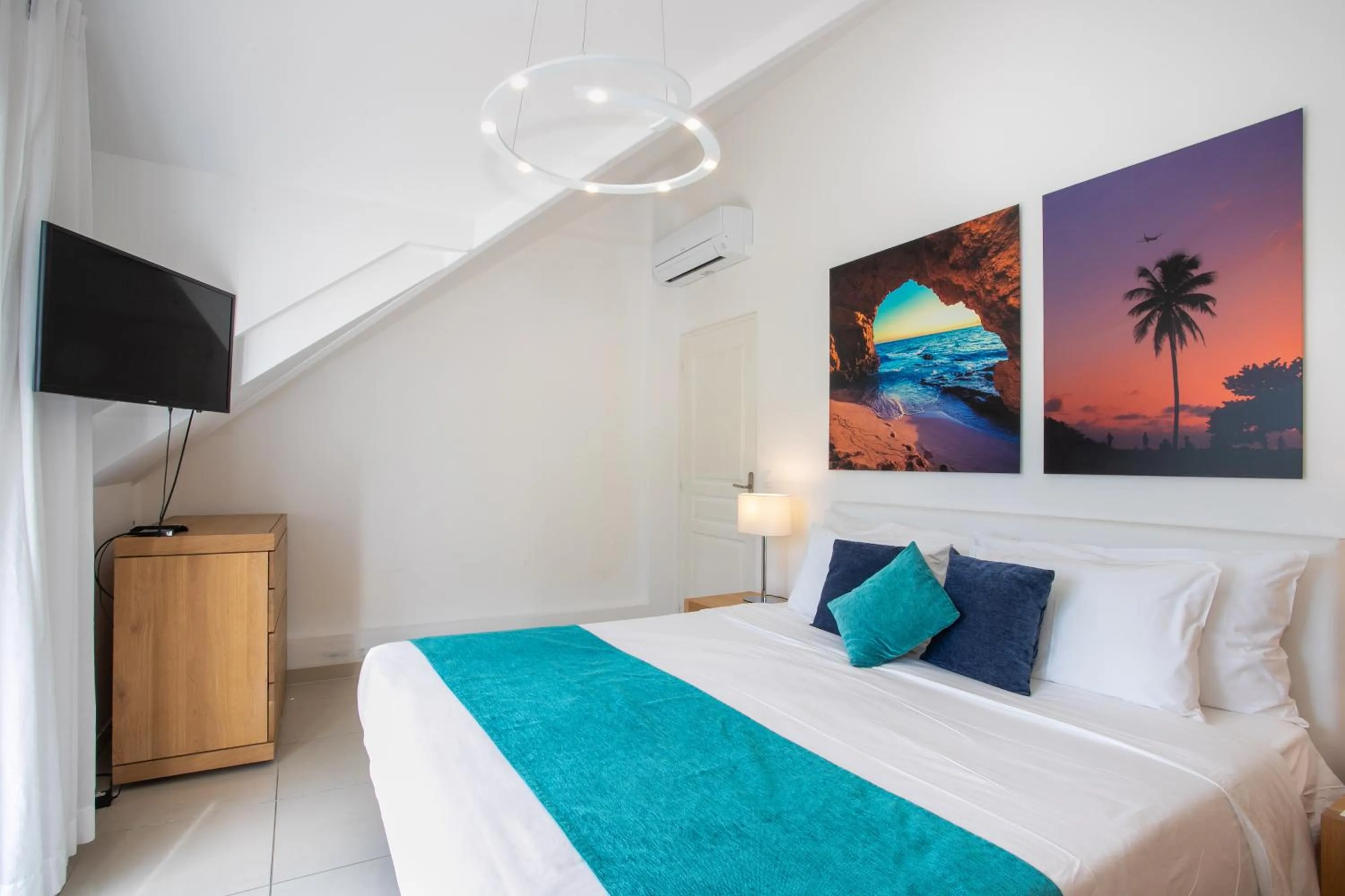 Bed in Bleu Emeraude Hotel