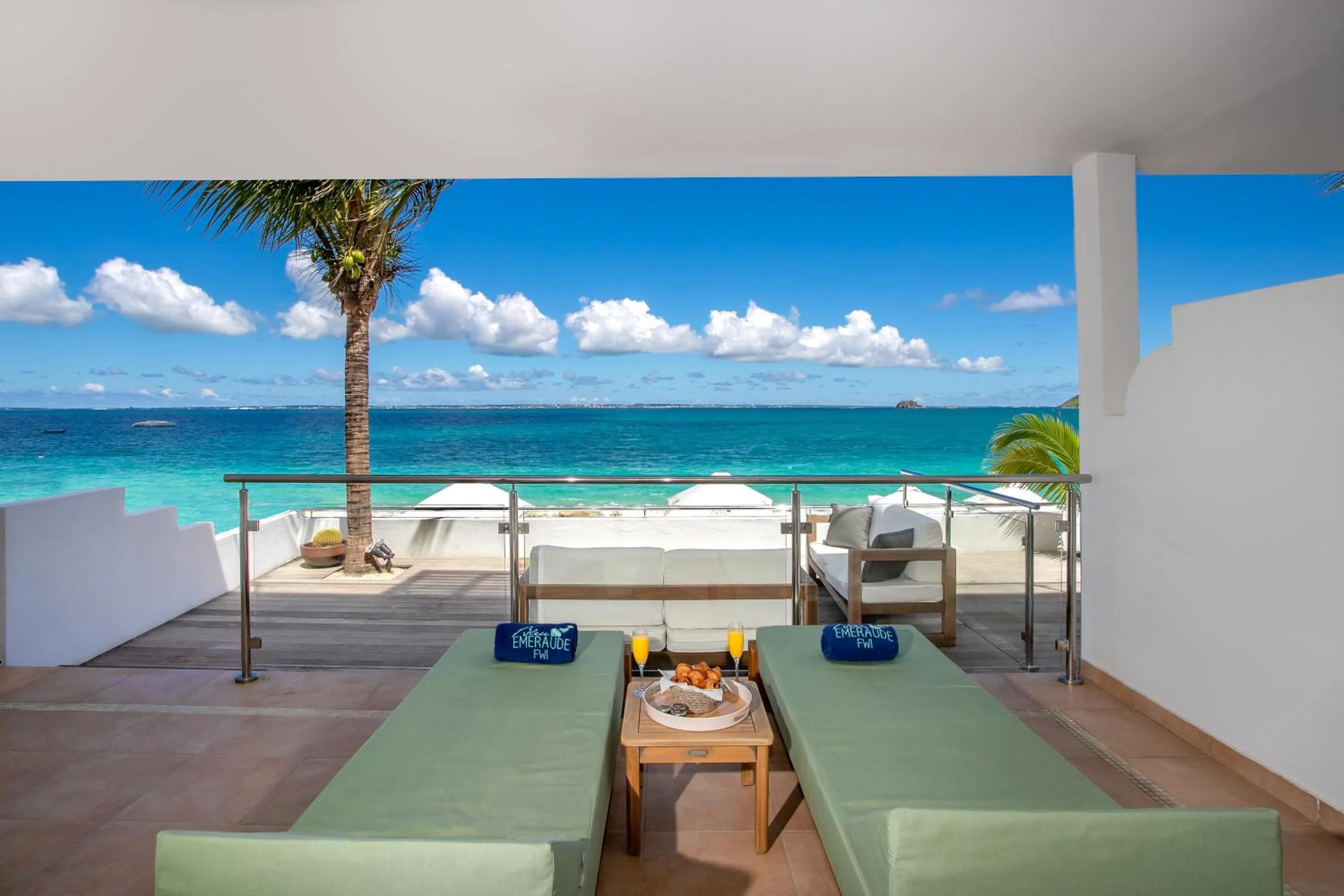 Balcony/Terrace in Bleu Emeraude Hotel