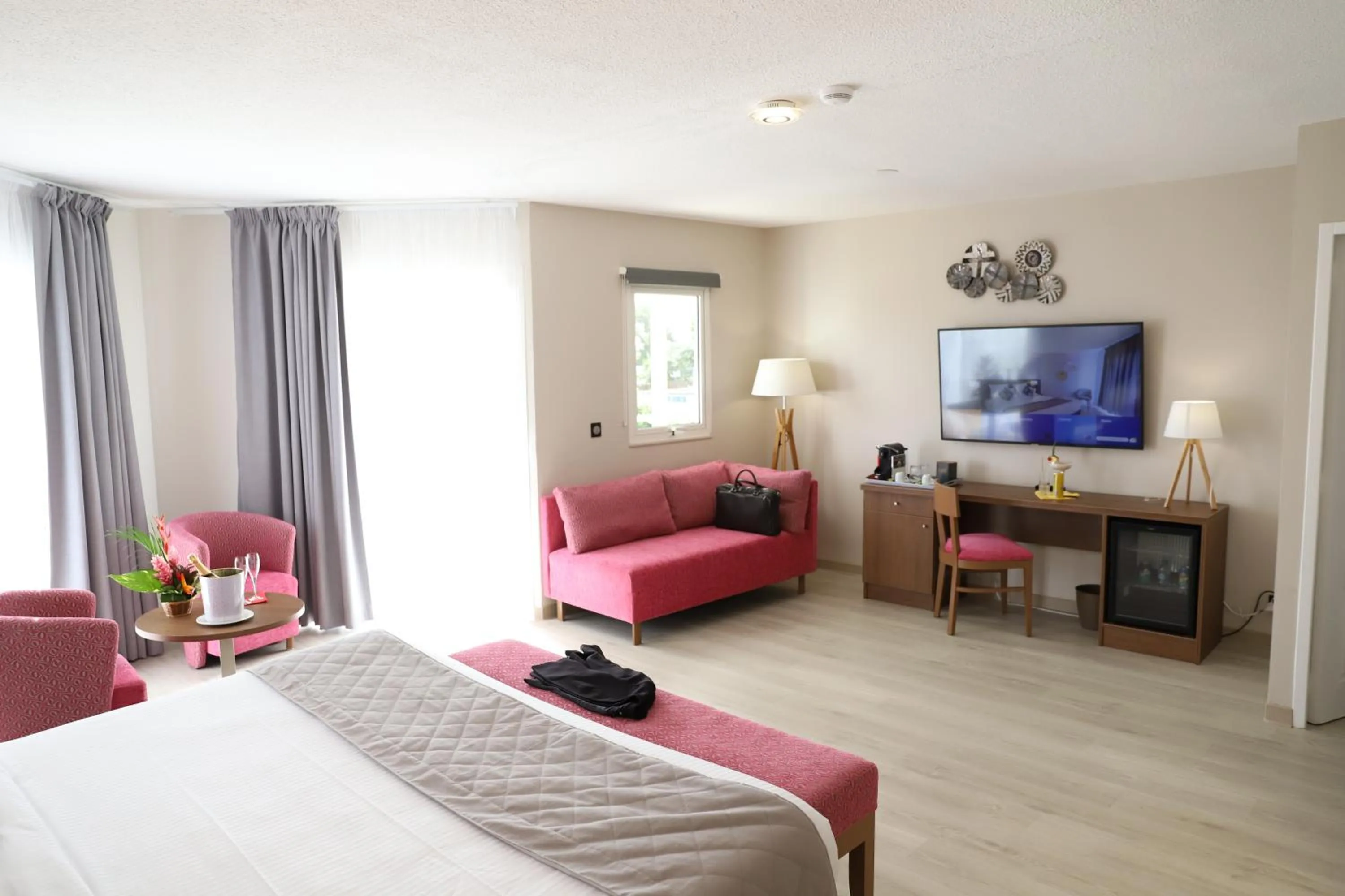 Bed in Hôtel Saint-Georges