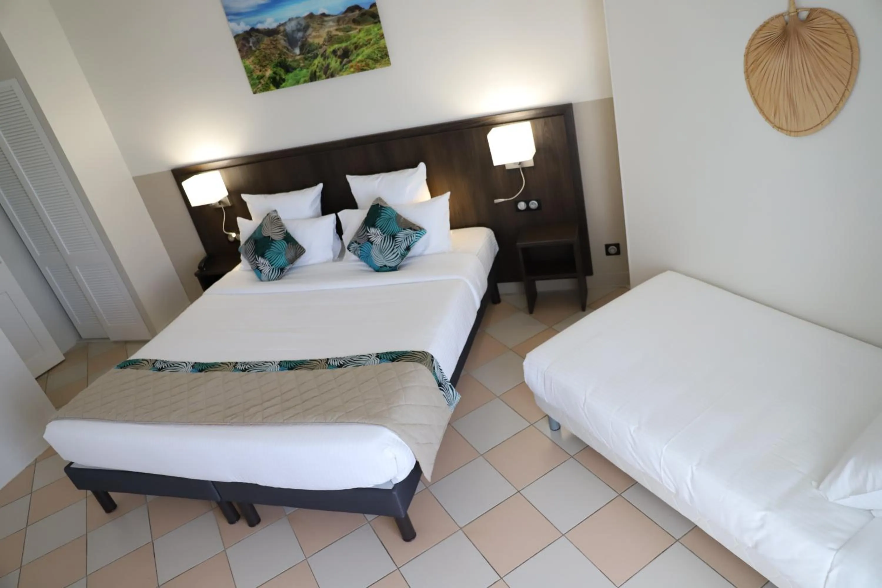 Bed in Hôtel Saint-Georges