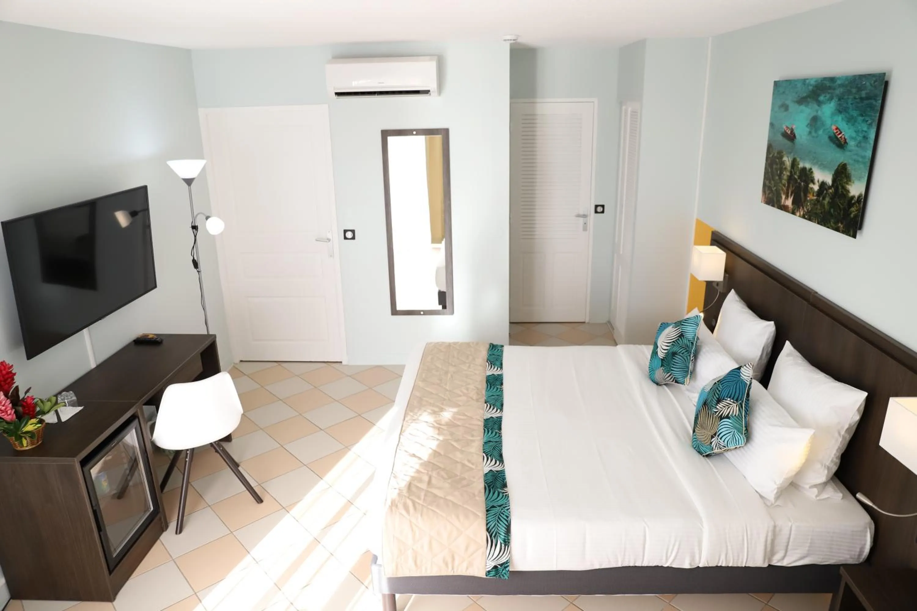 Bed in Hôtel Saint-Georges