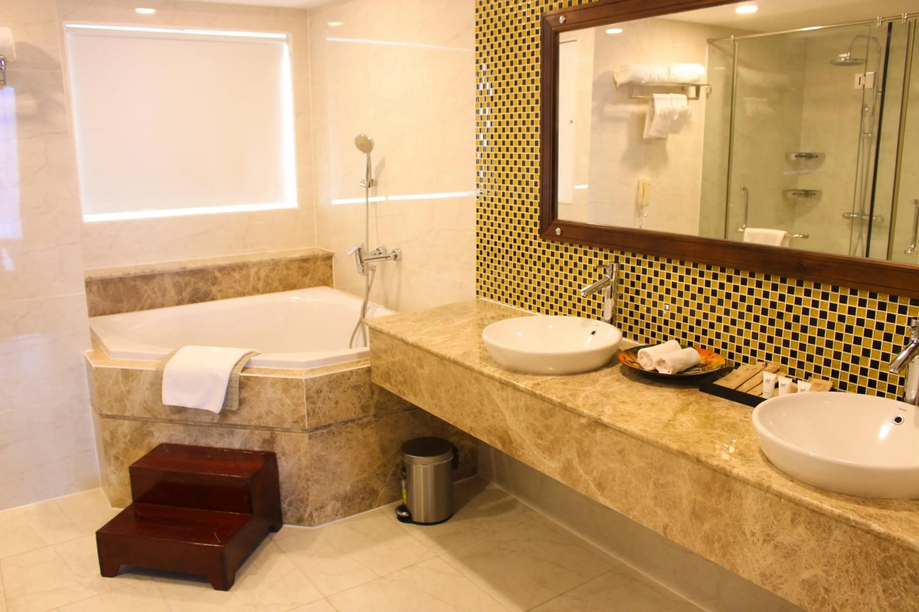 Shower in TTC Hotel Can Tho