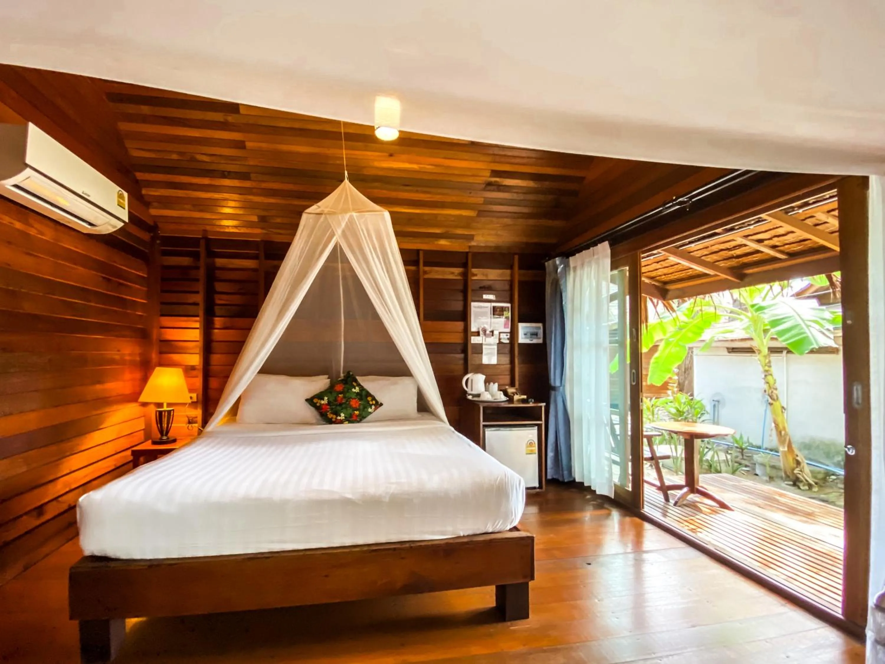 Bed in Lipe Beach Resort