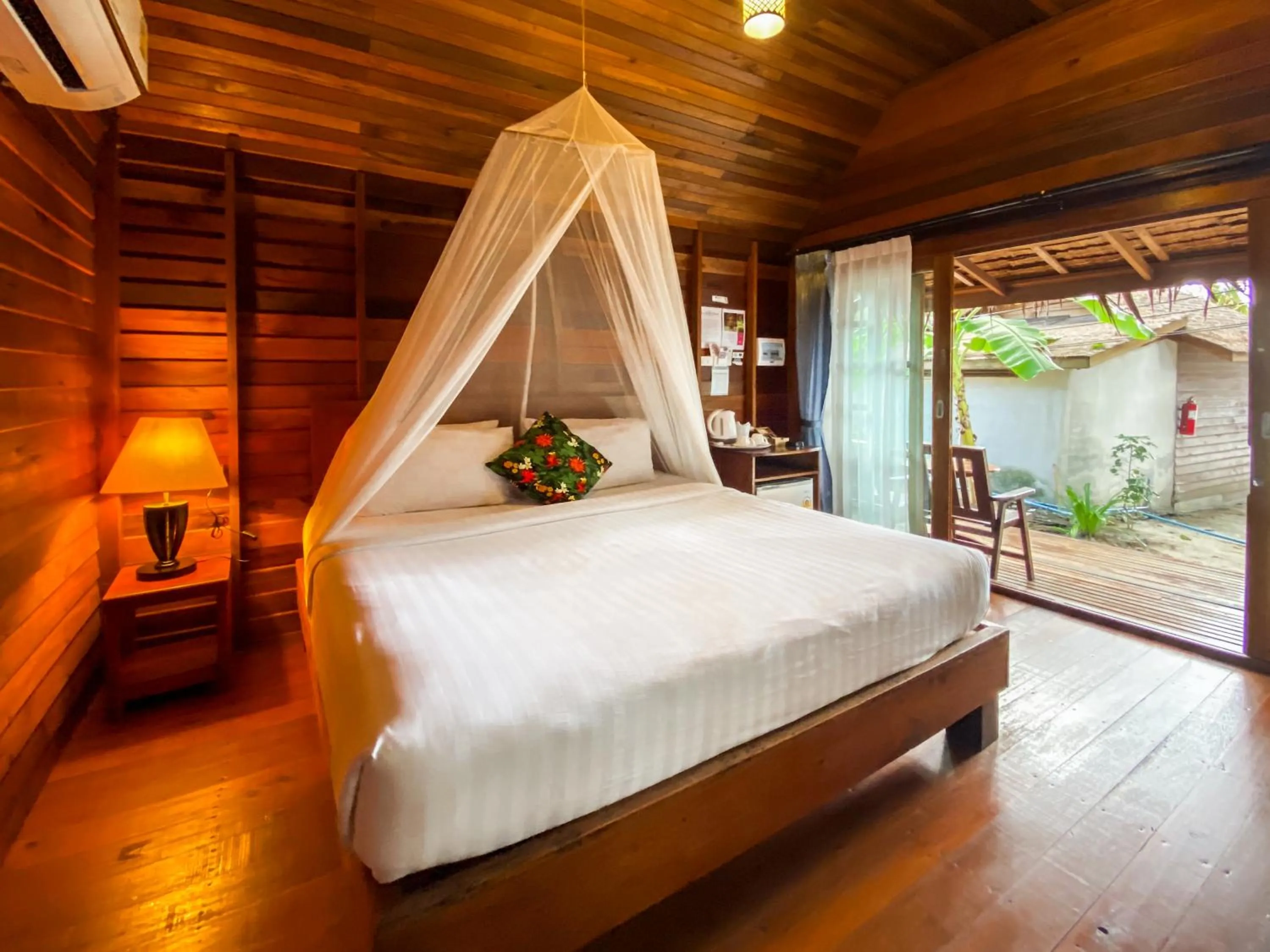 Bed in Lipe Beach Resort