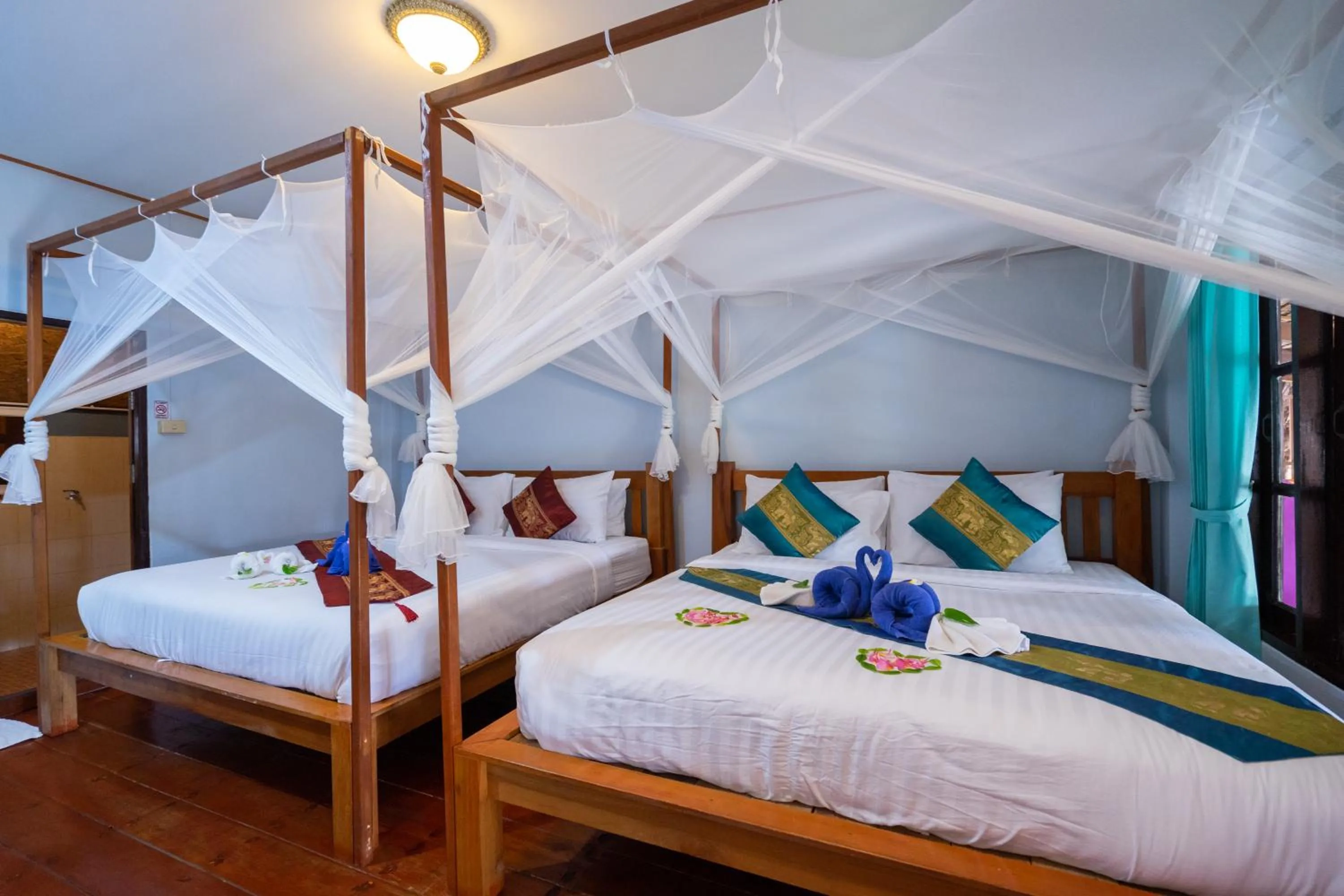Bed in Lipe Beach Resort