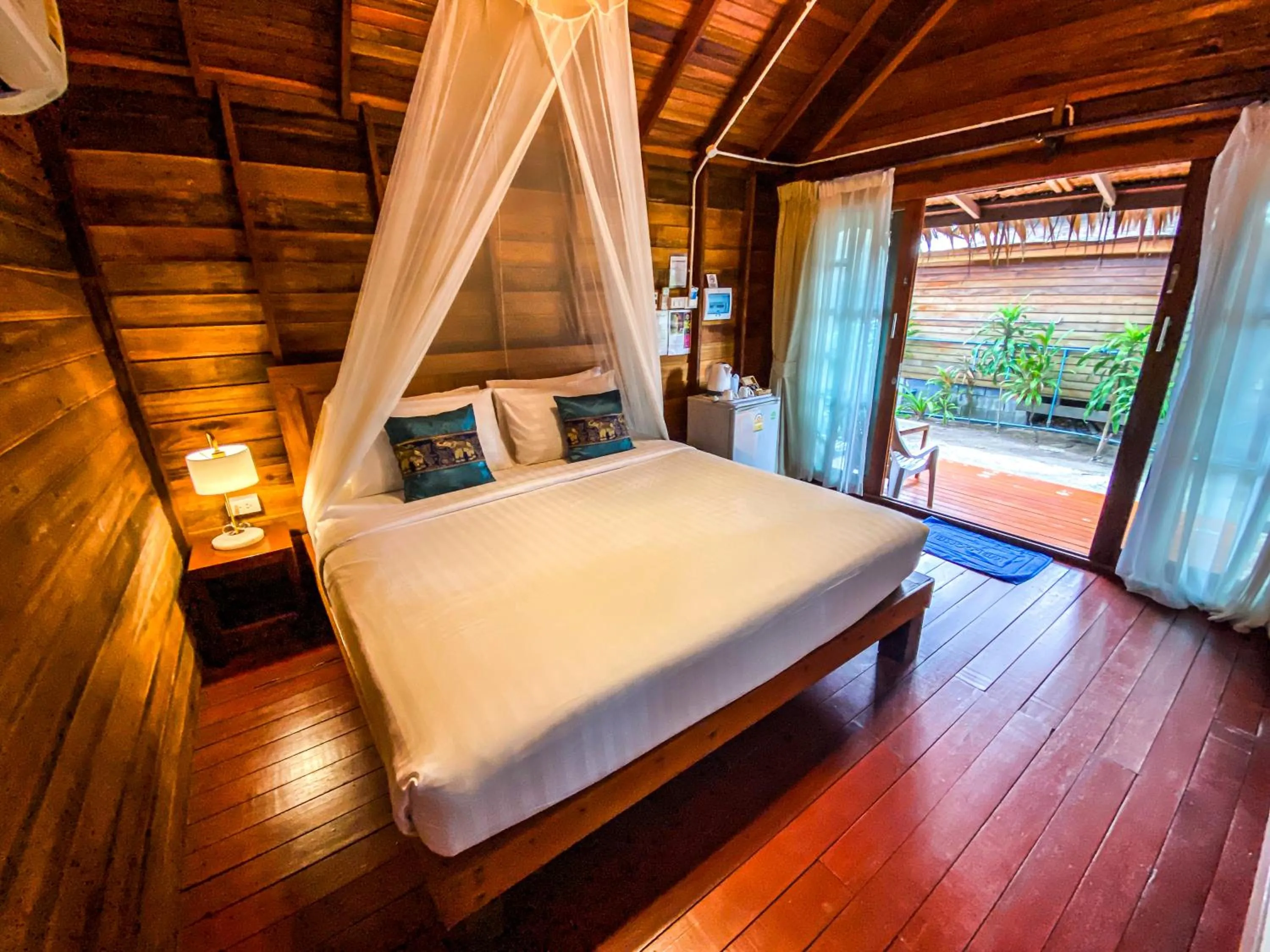 Bed in Lipe Beach Resort