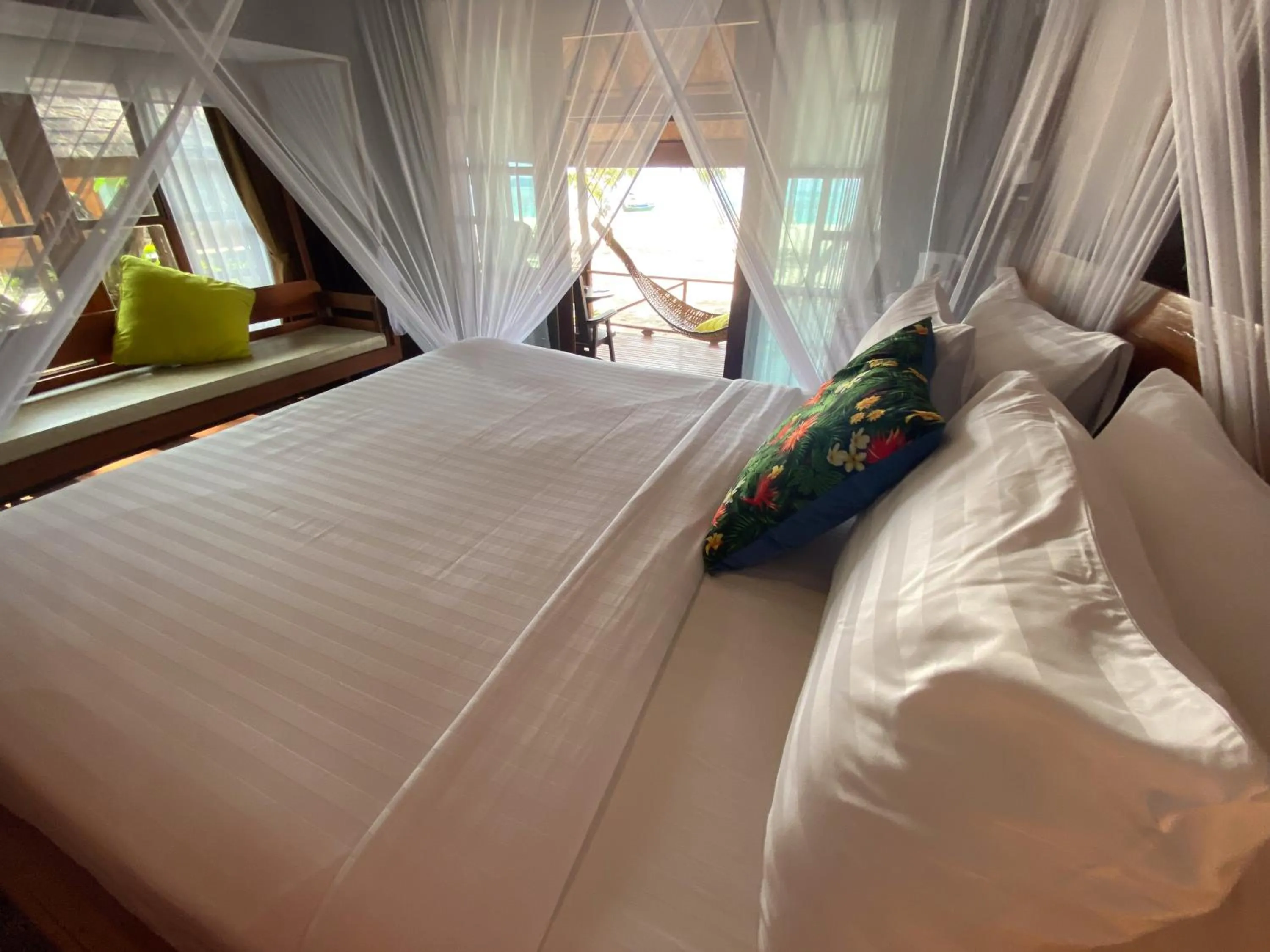 Bed in Lipe Beach Resort