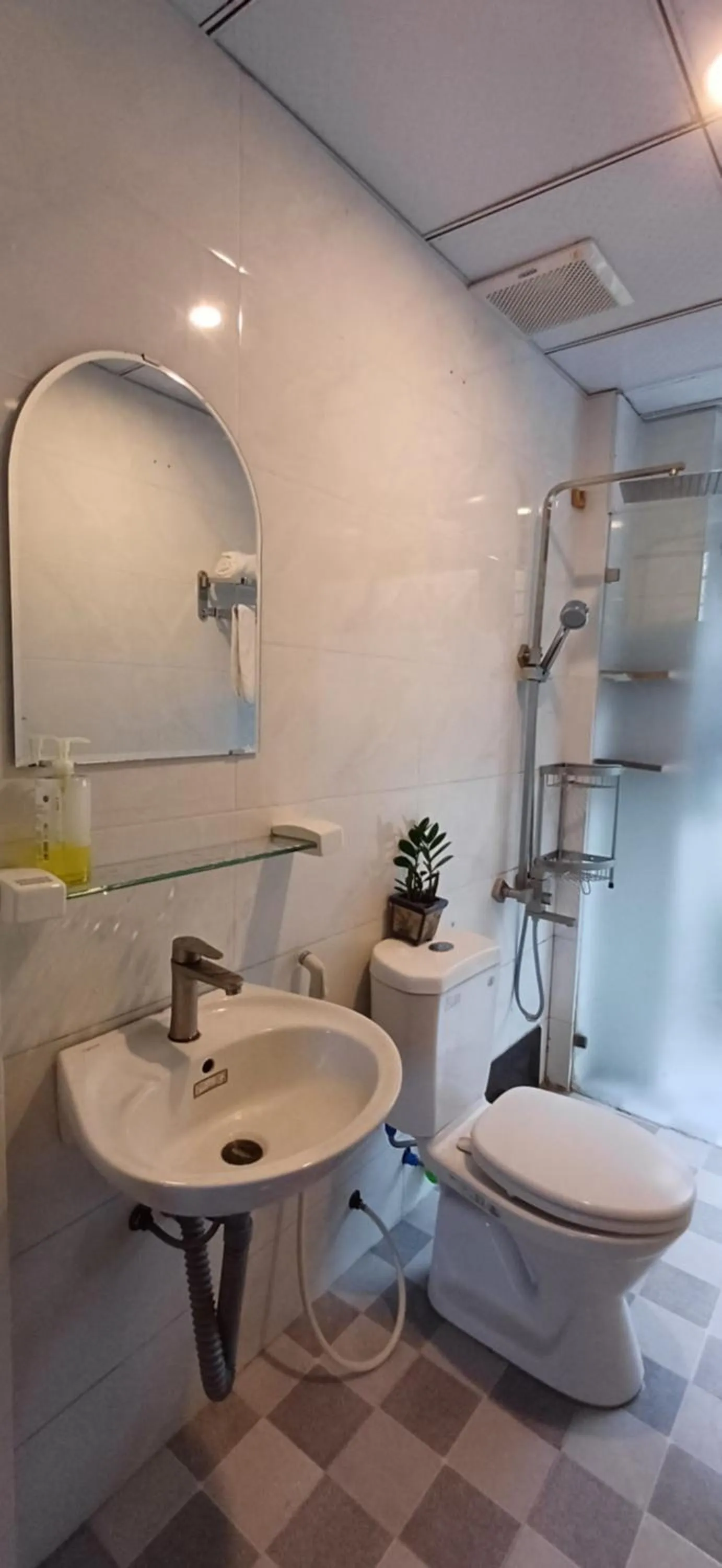 Shower in Seashine Apartment