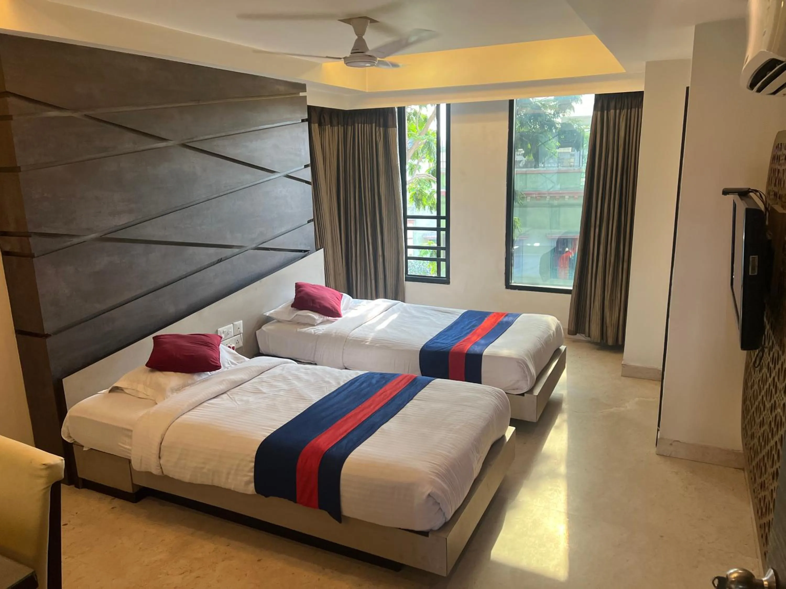 Photo of the whole room, Bed in Hotel Aston International