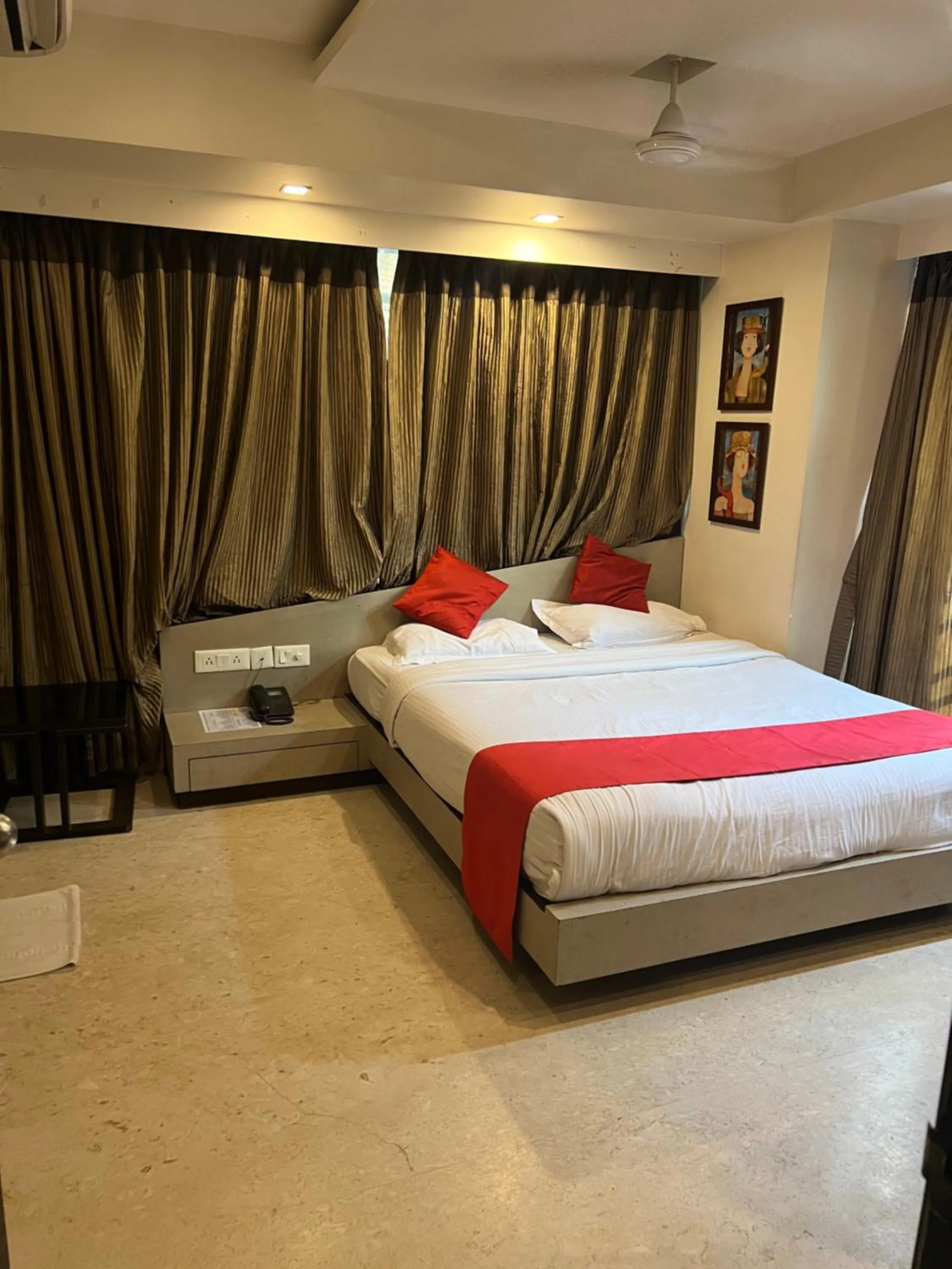 Photo of the whole room, Bed in Hotel Aston International