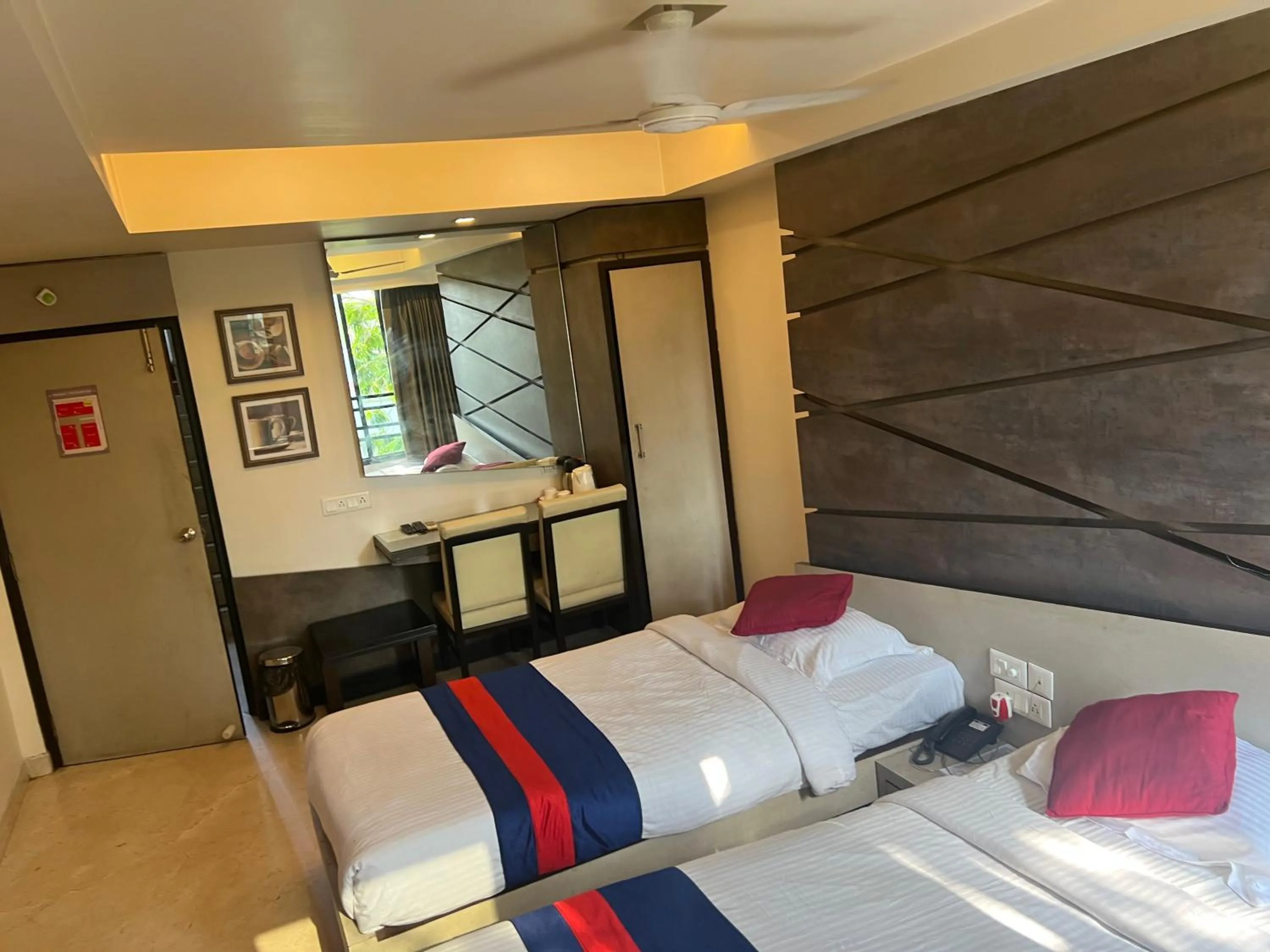 Coffee/tea facilities, Bed in Hotel Aston International