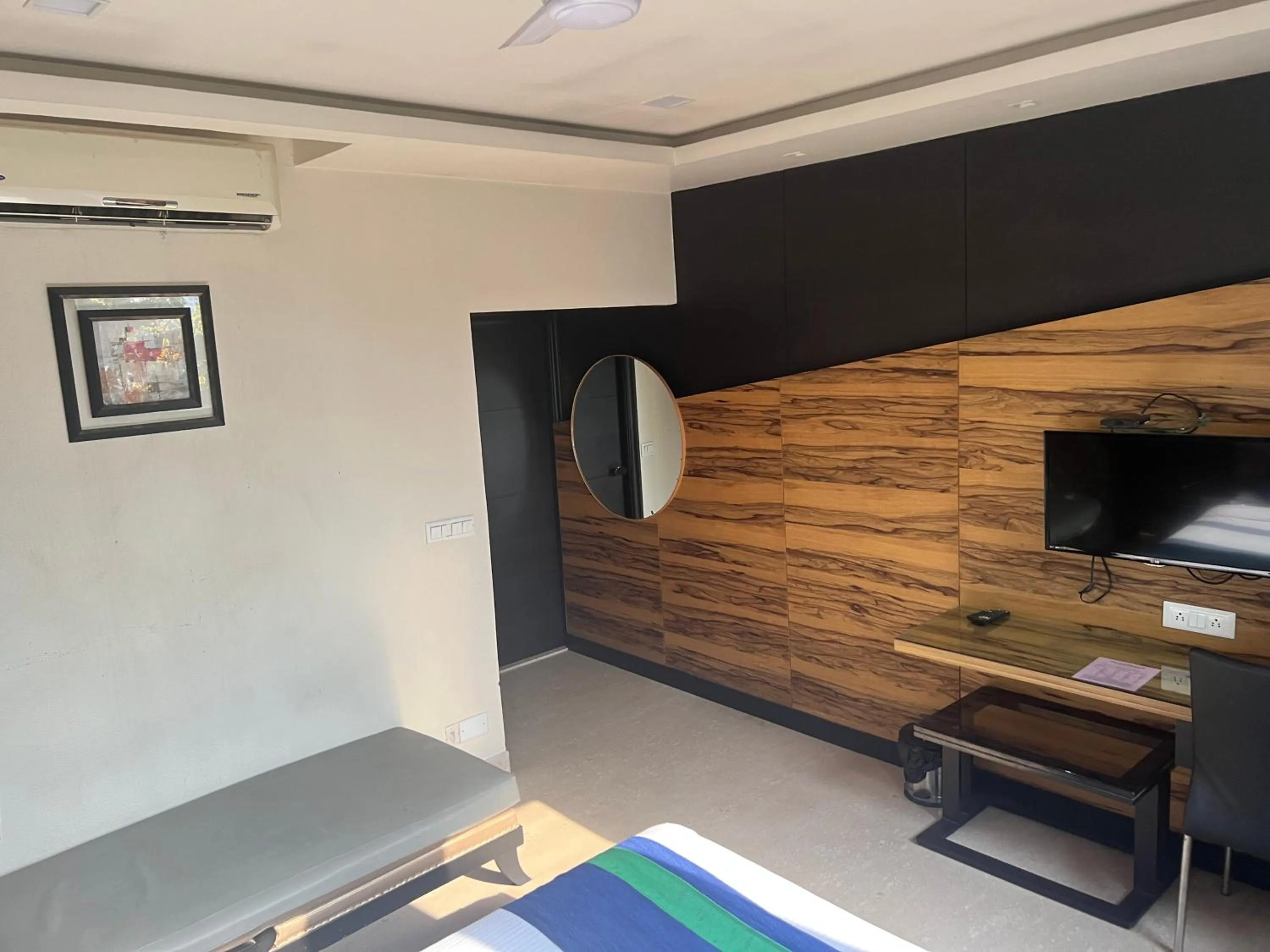 TV and multimedia, Bed in Hotel Aston International