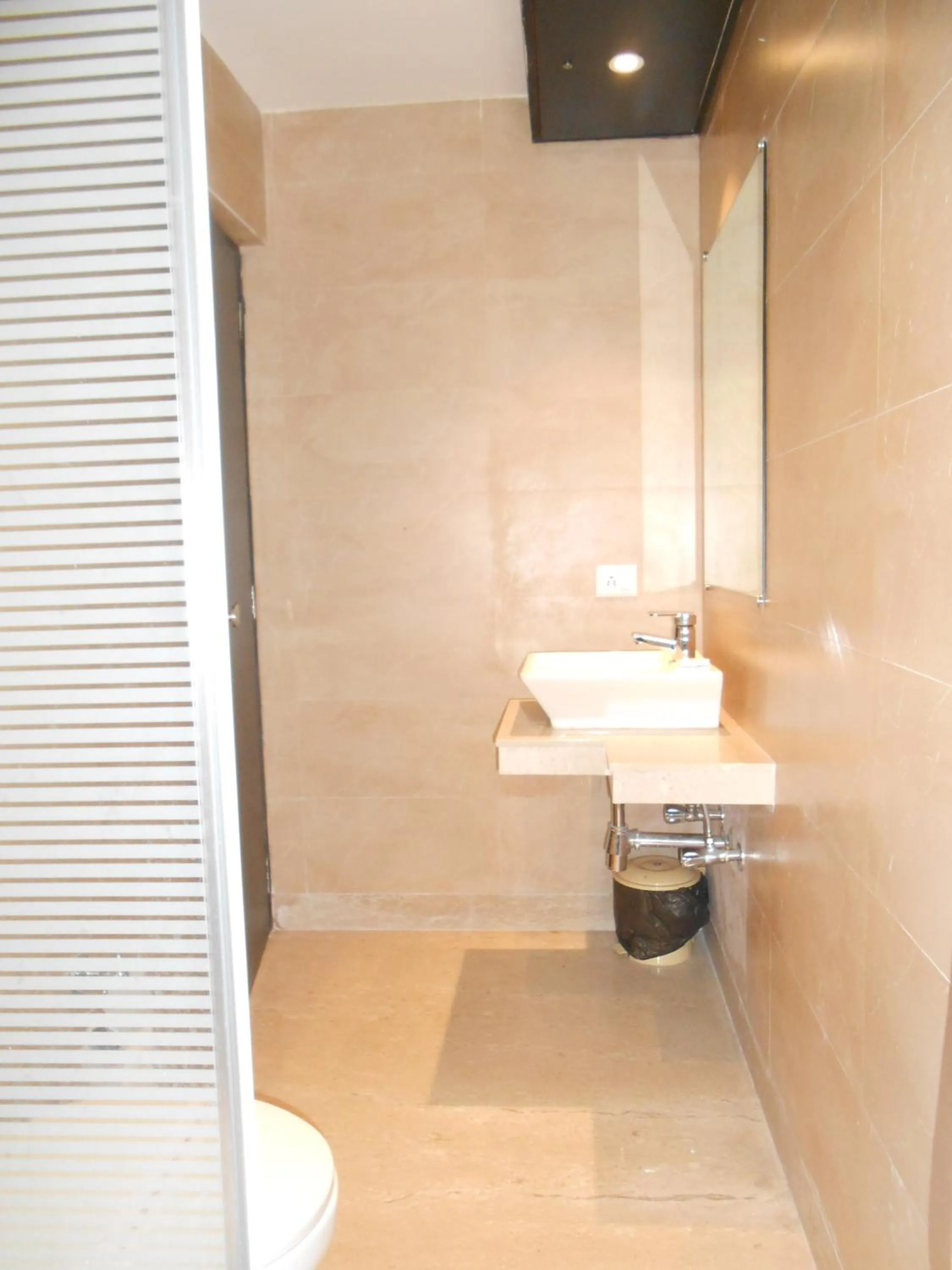 Bathroom in Hotel Aston International