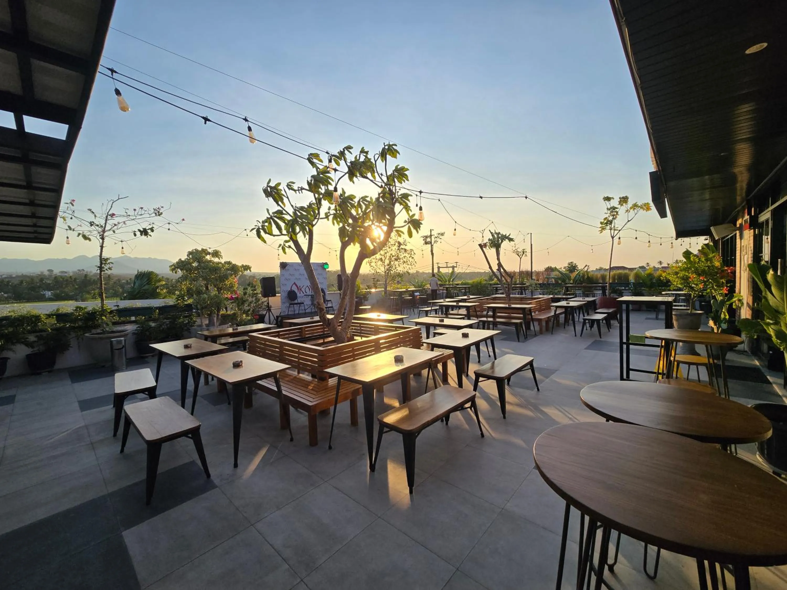 Restaurant/places to eat in Kaloka Airport Hotel