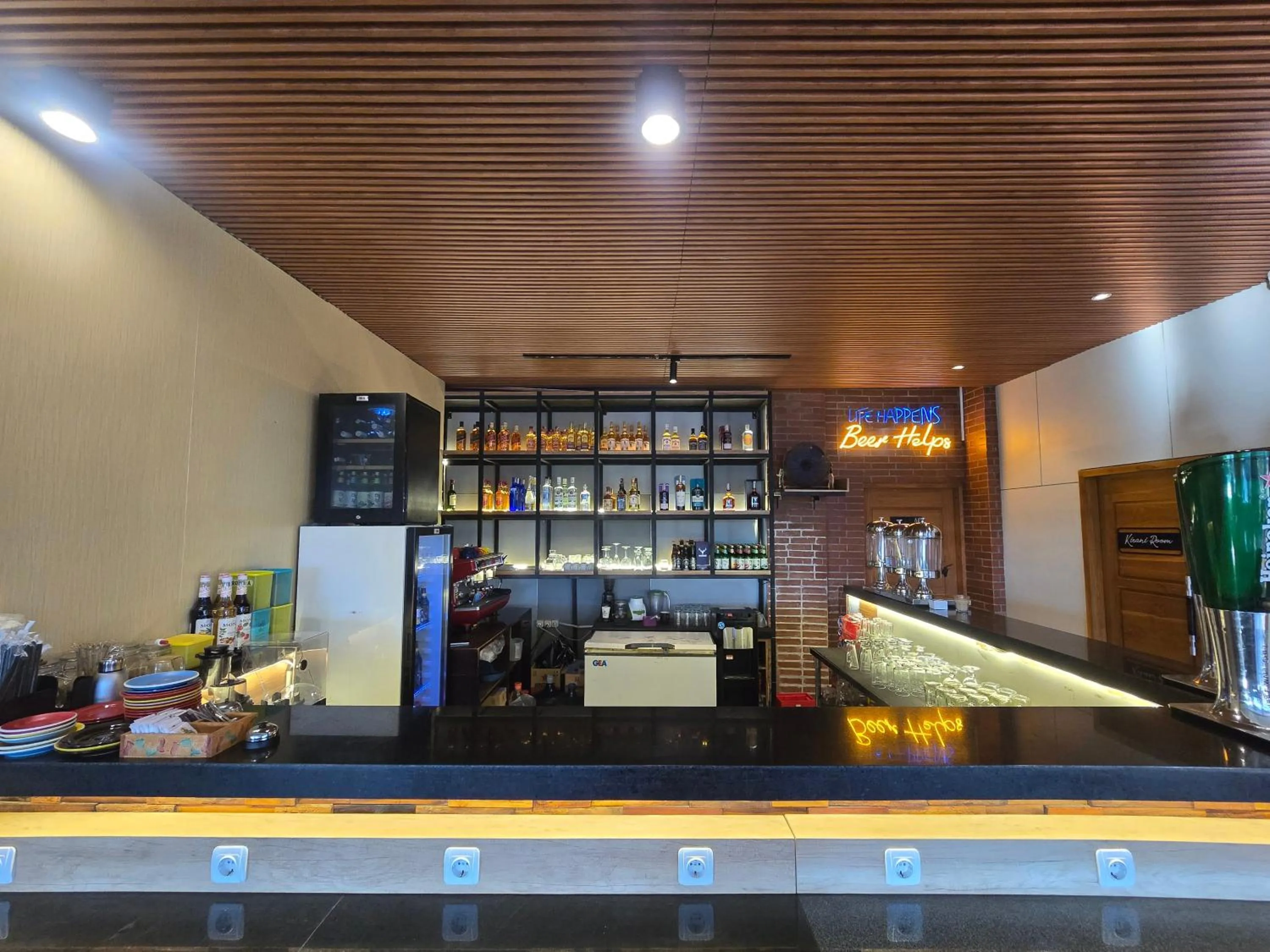 Lounge or bar in Kaloka Airport Hotel