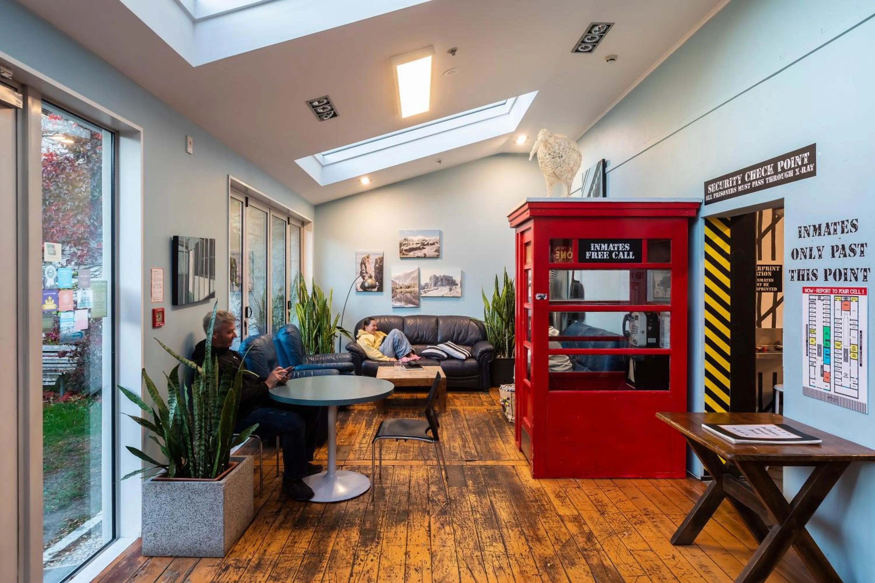 Communal lounge/ TV room in Jailhouse Accommodation