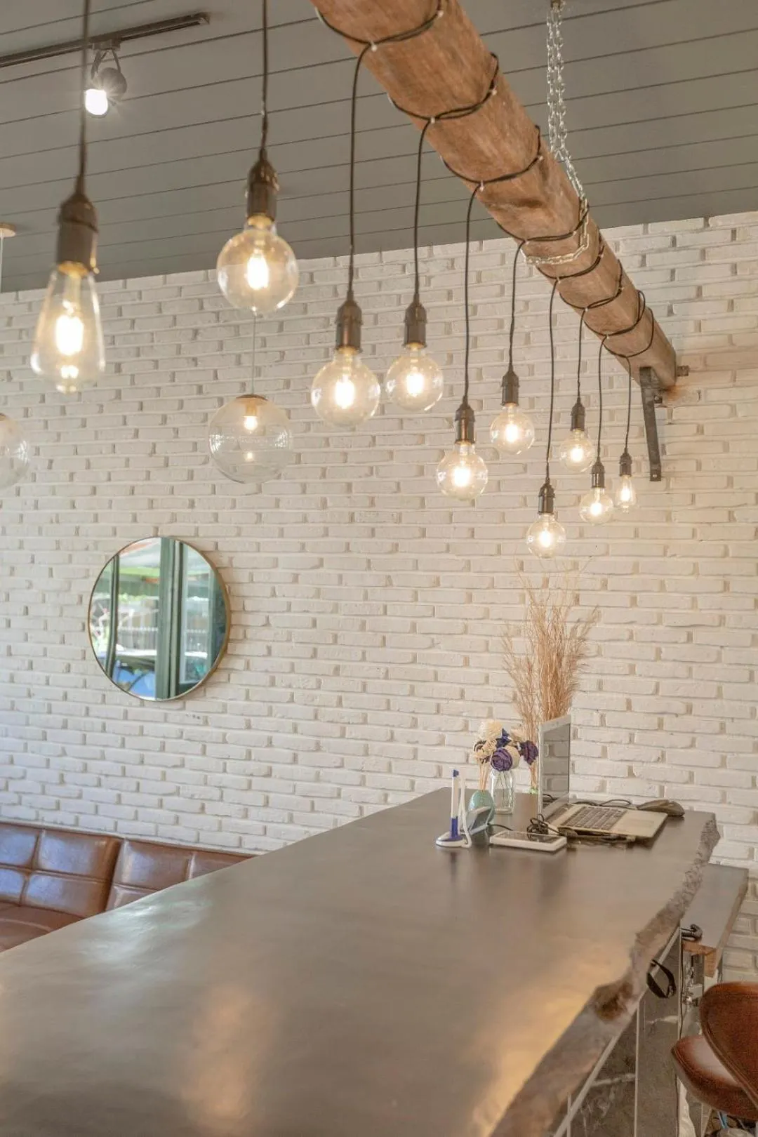 Communal lounge/ TV room in Seven A Hotel