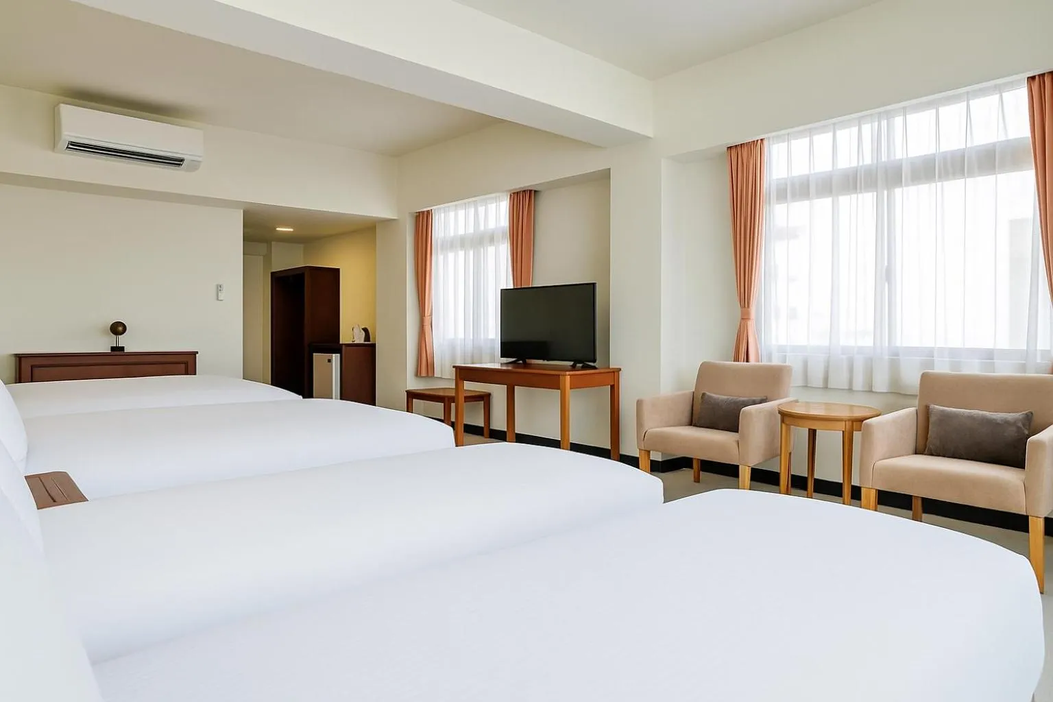 Bedroom, Bed in East Coast Hotel