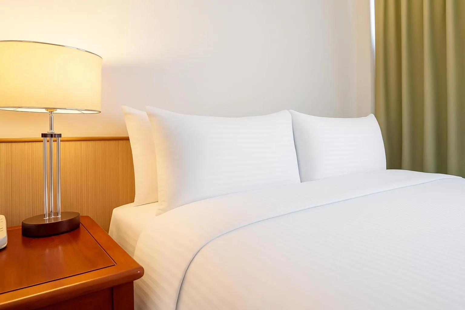 Bedroom, Bed in East Coast Hotel