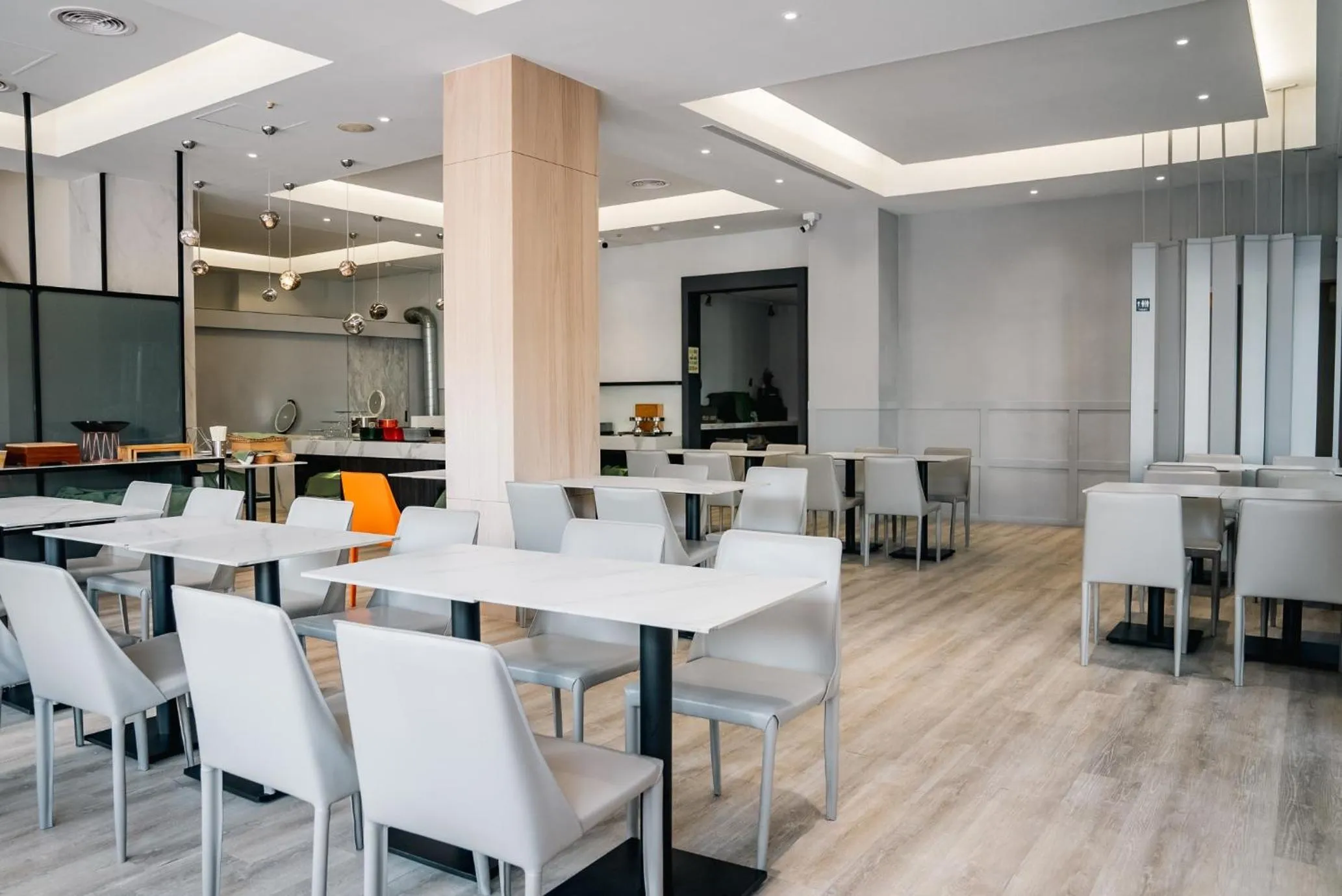 Restaurant/places to eat in East Coast Hotel