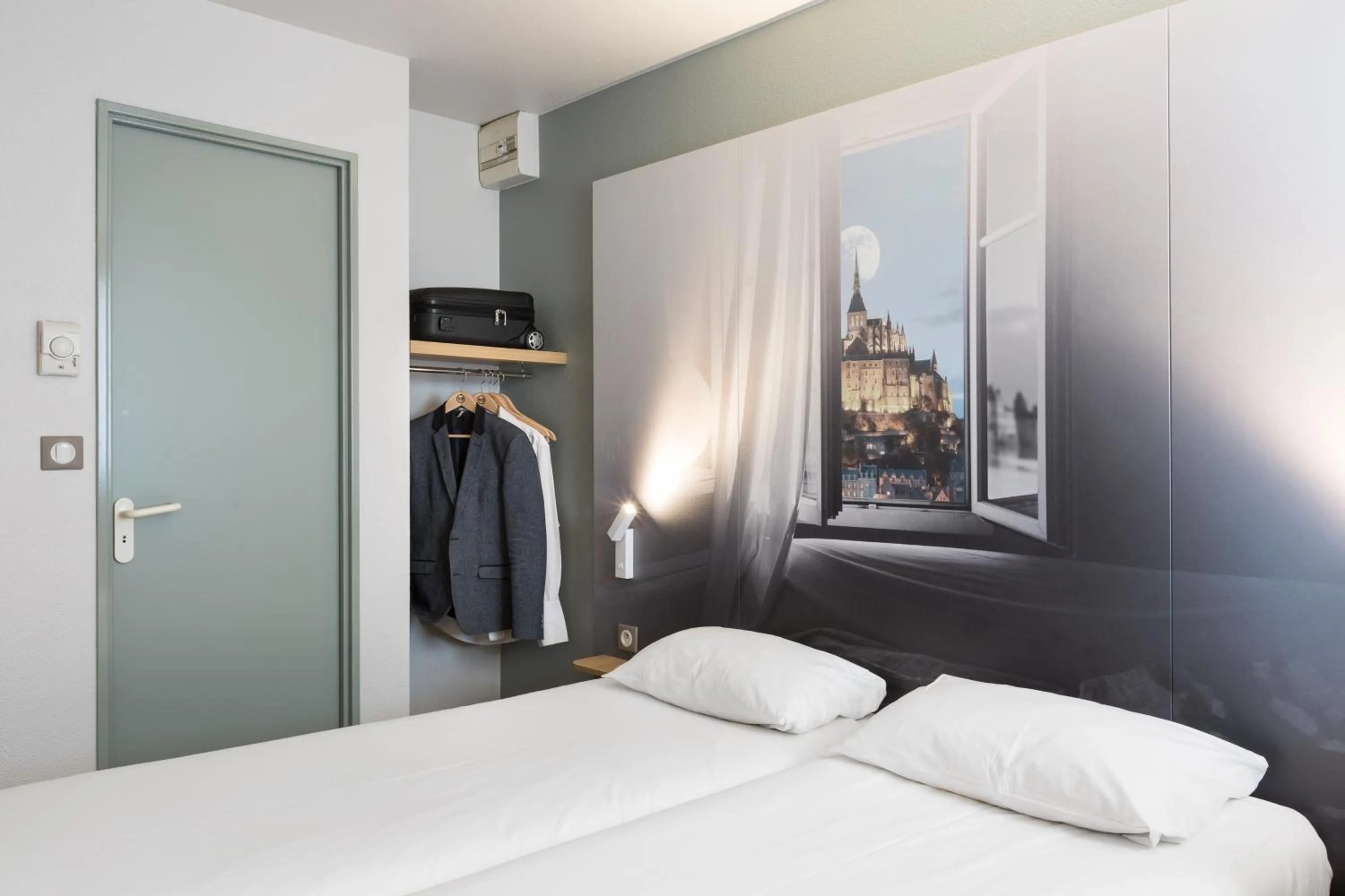 View (from property/room), Bed in B&B HOTEL AVRANCHES Baie du Mont St-Michel