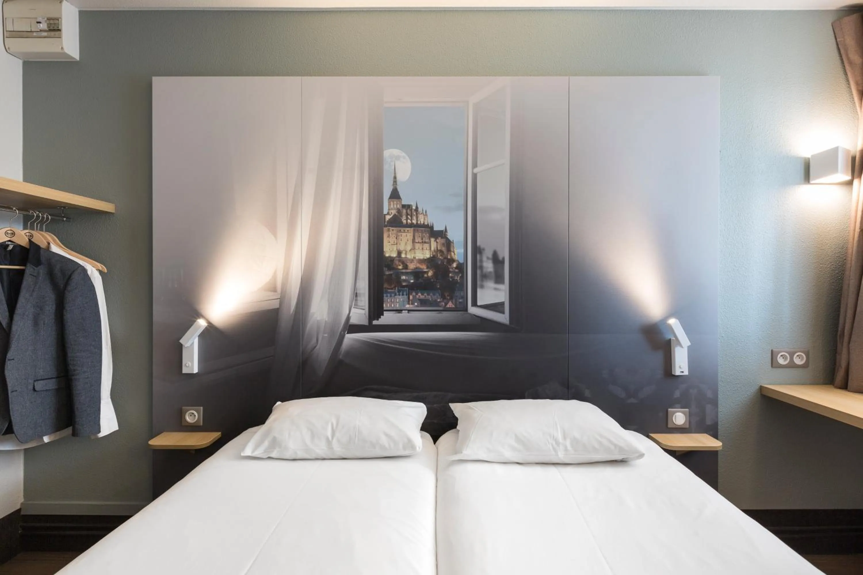 View (from property/room), Bed in B&B HOTEL AVRANCHES Baie du Mont St-Michel