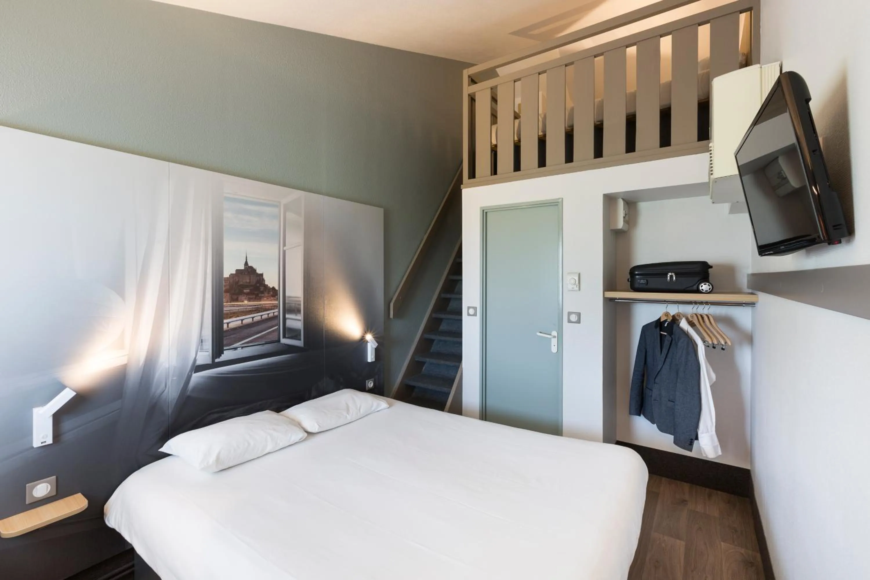 Bedroom, Bed in B&B HOTEL AVRANCHES Baie du Mont St-Michel