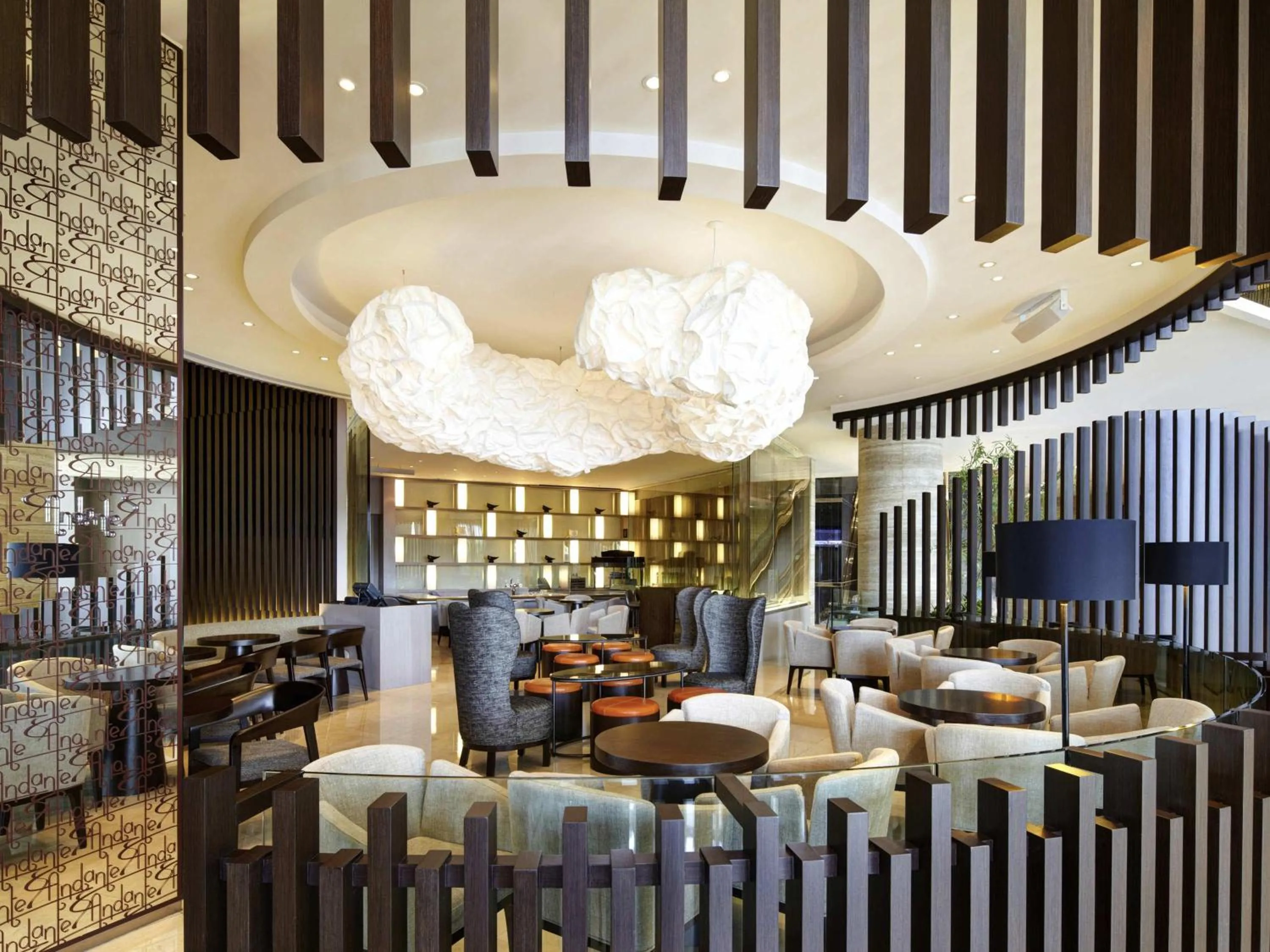 Lounge or bar in Novotel Citygate Hong Kong