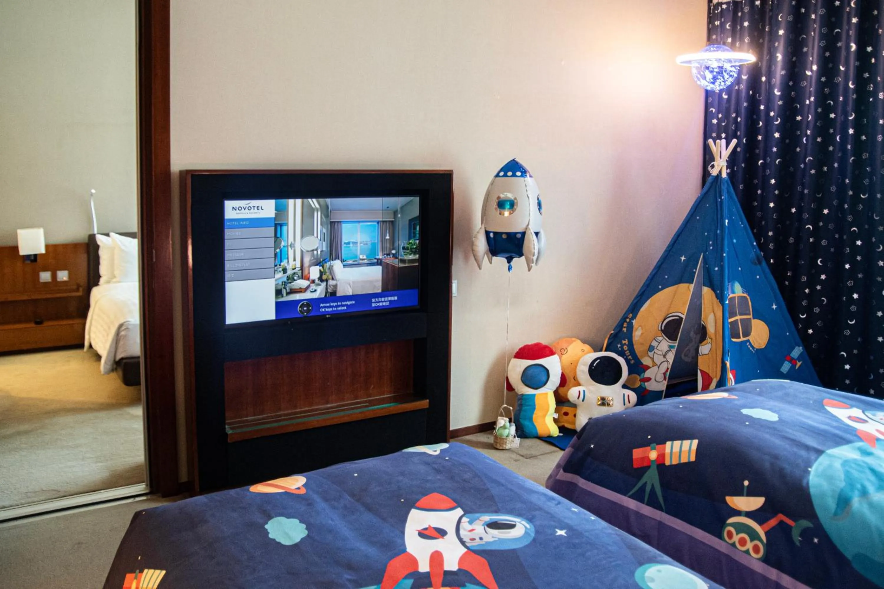 Bed in Novotel Citygate Hong Kong