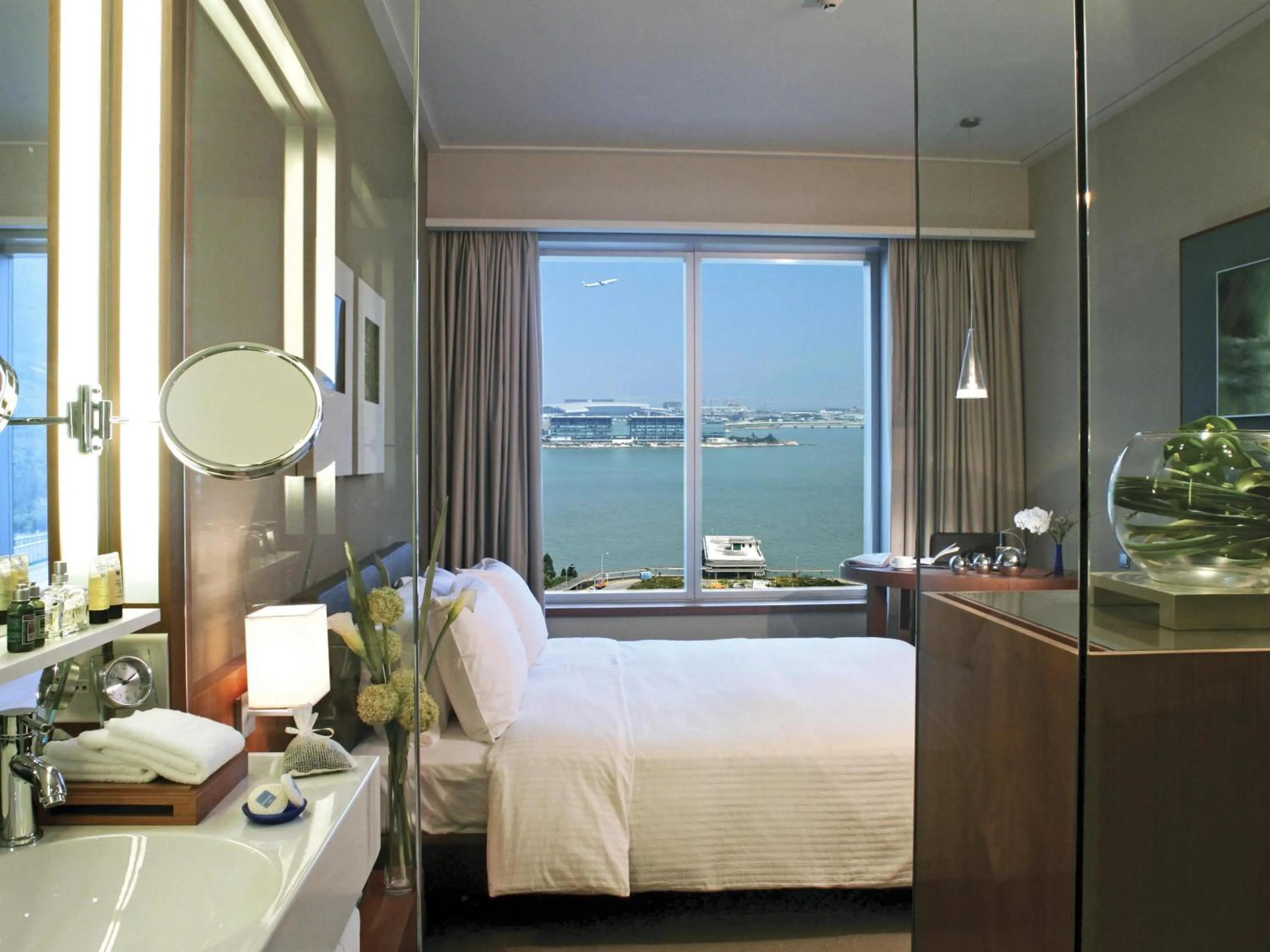 Bedroom, Bed in Novotel Citygate Hong Kong