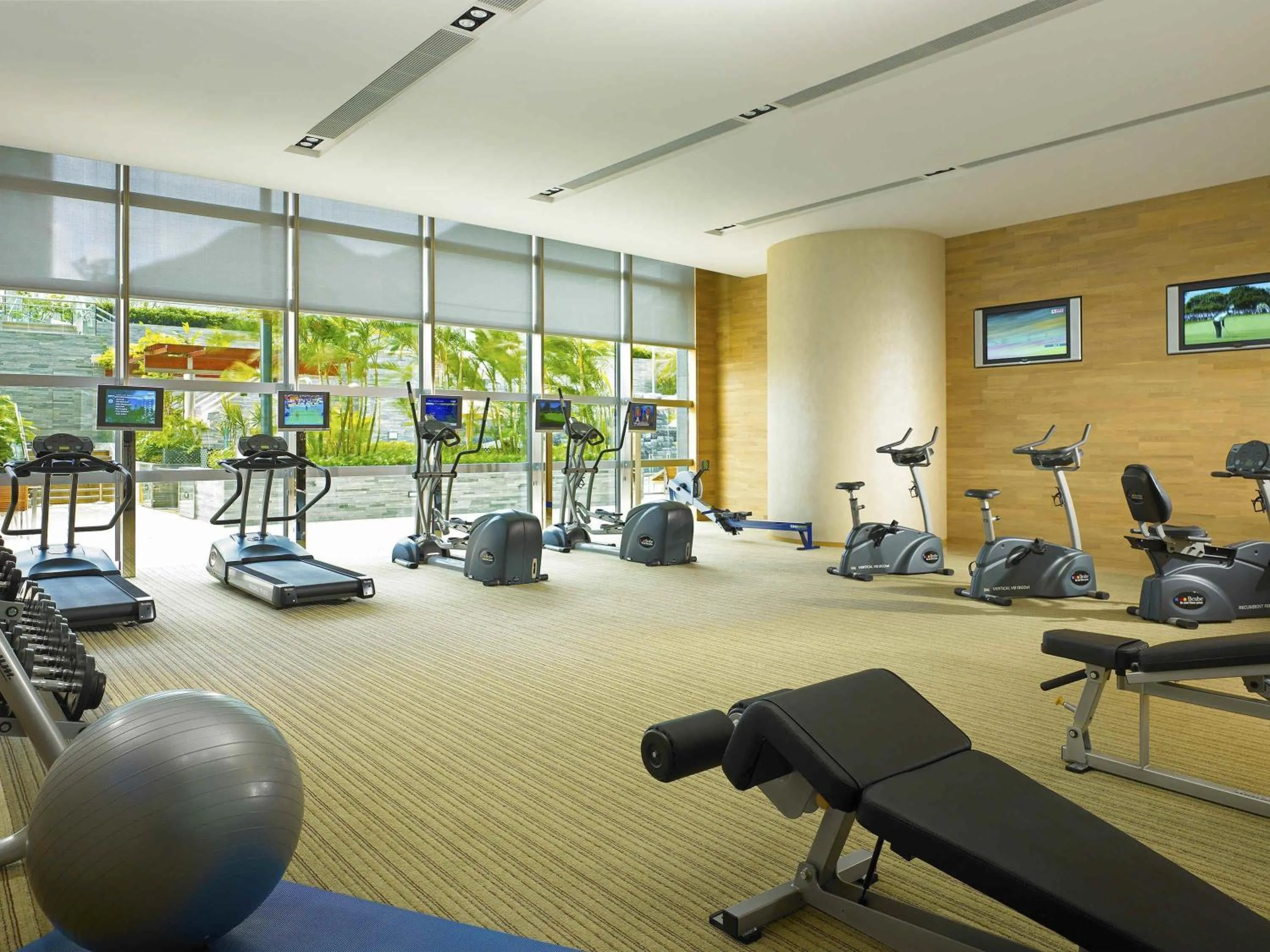 Fitness centre/facilities in Novotel Citygate Hong Kong