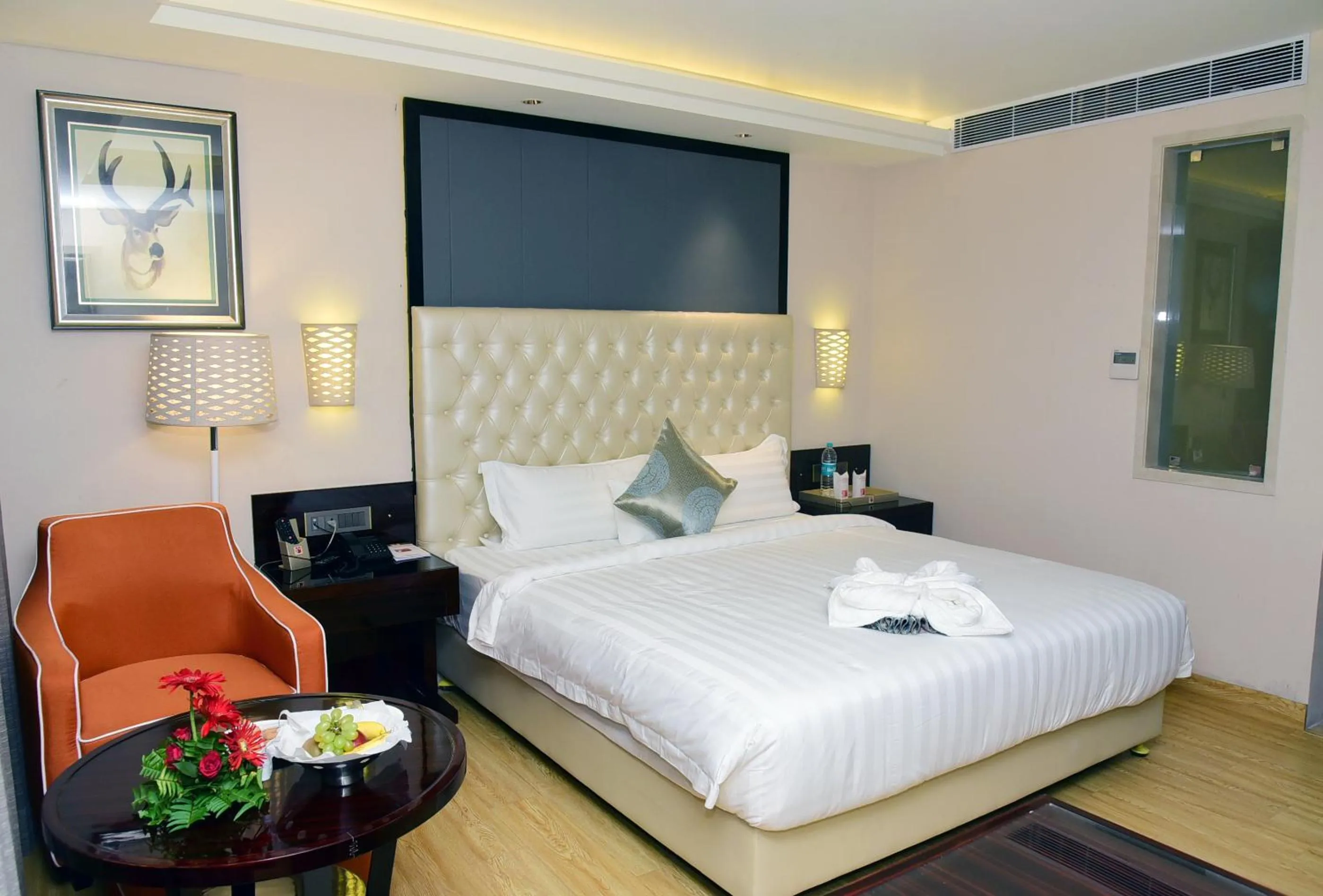 Bed in OM Clarks Inn Raebareli