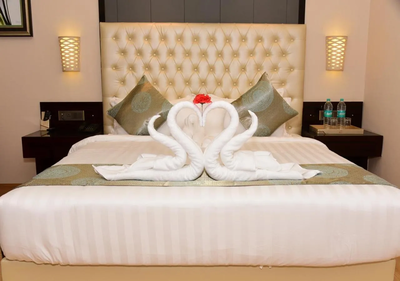 Bedroom, Bed in OM Clarks Inn Raebareli